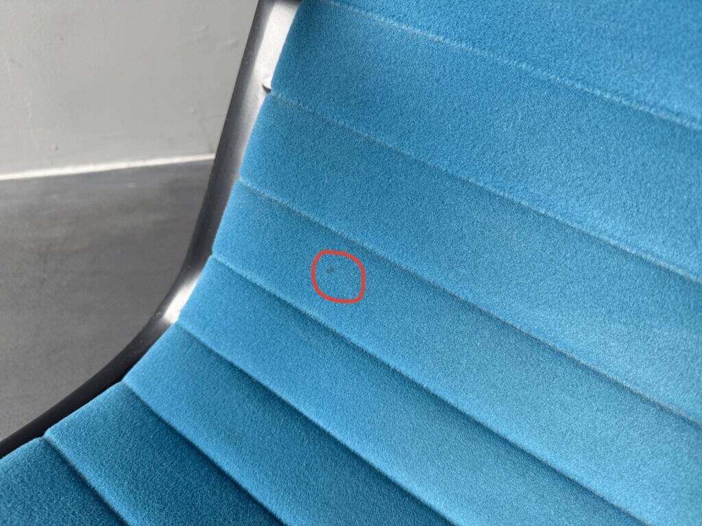 EA-124 office chair, aluminium chair, Hop Sak, turquoise blue, by Charles & Ray Eames for Vitra, Norway, 2000s. Swivel and tilt function.