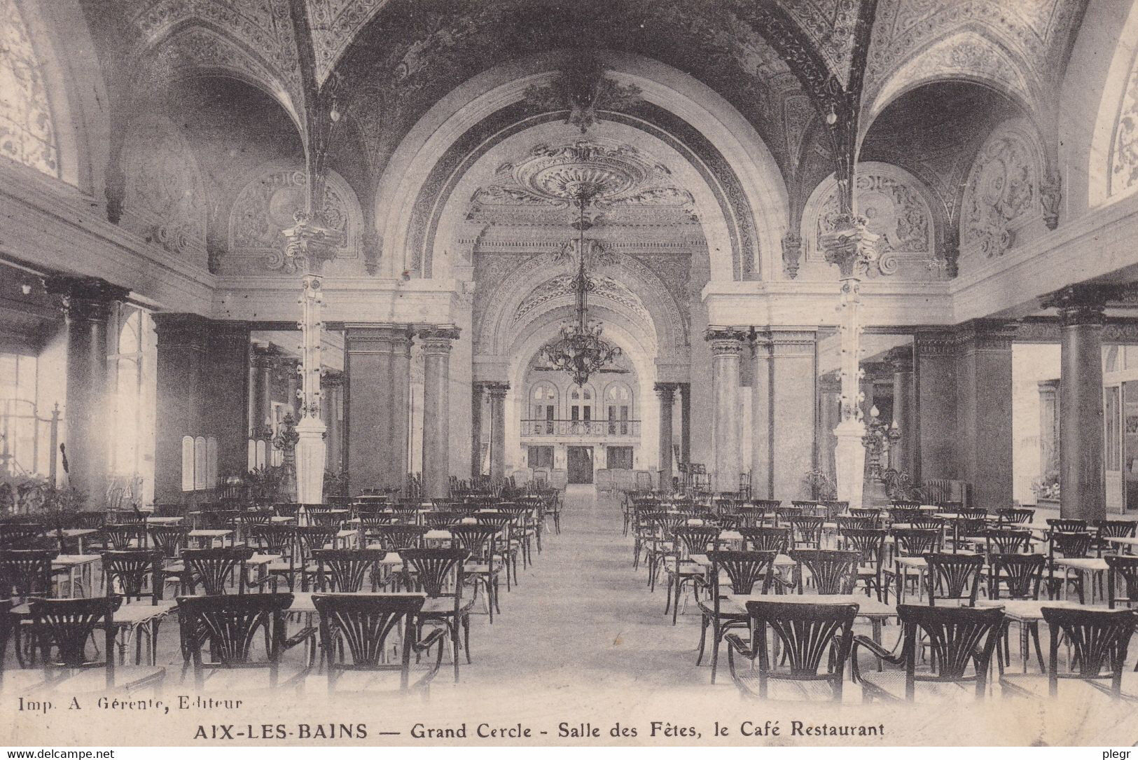 Two bistro chairs kohn n°196 in palmette, circa 1906, tanned