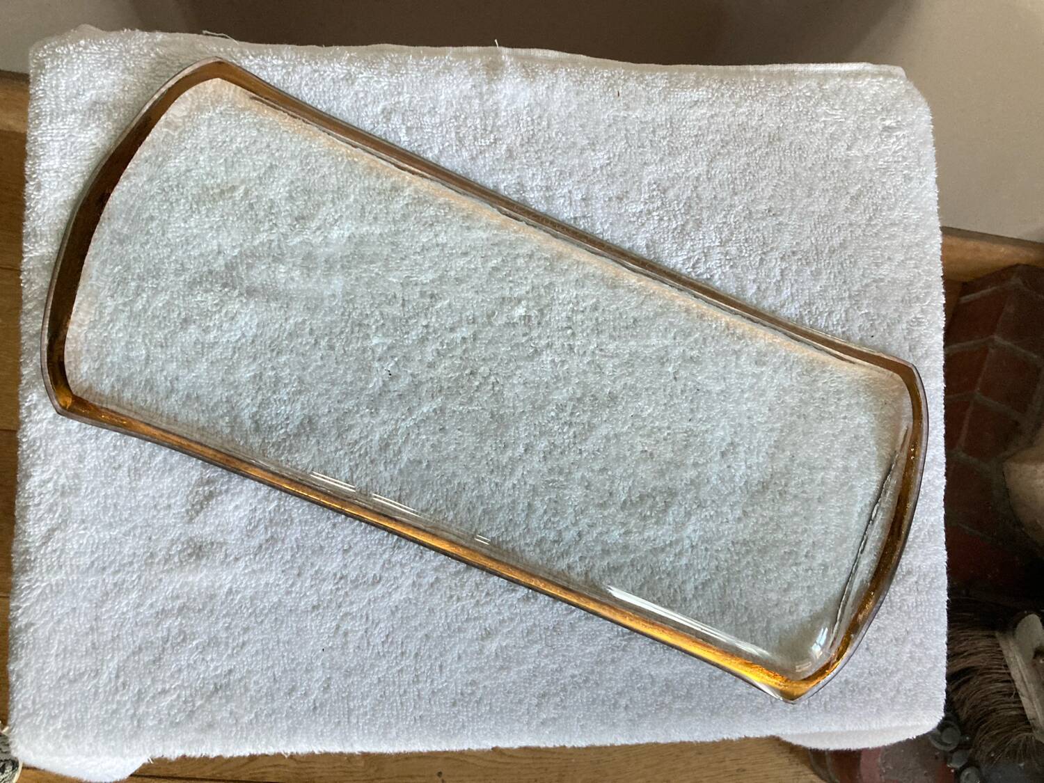 Glass dish signed Annie Glass 37/310 made in the USA 24k gold-plated rim