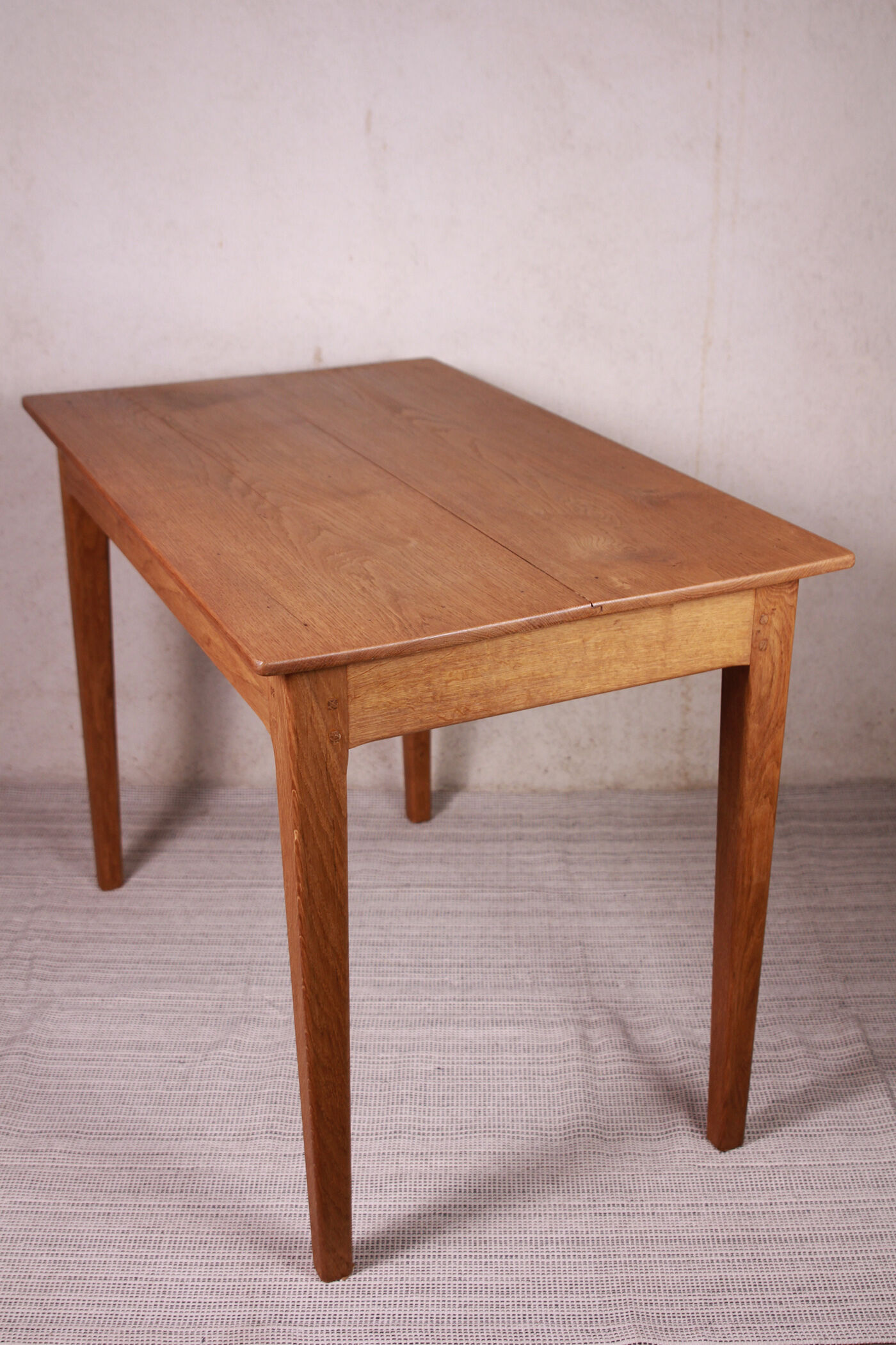 Farm table