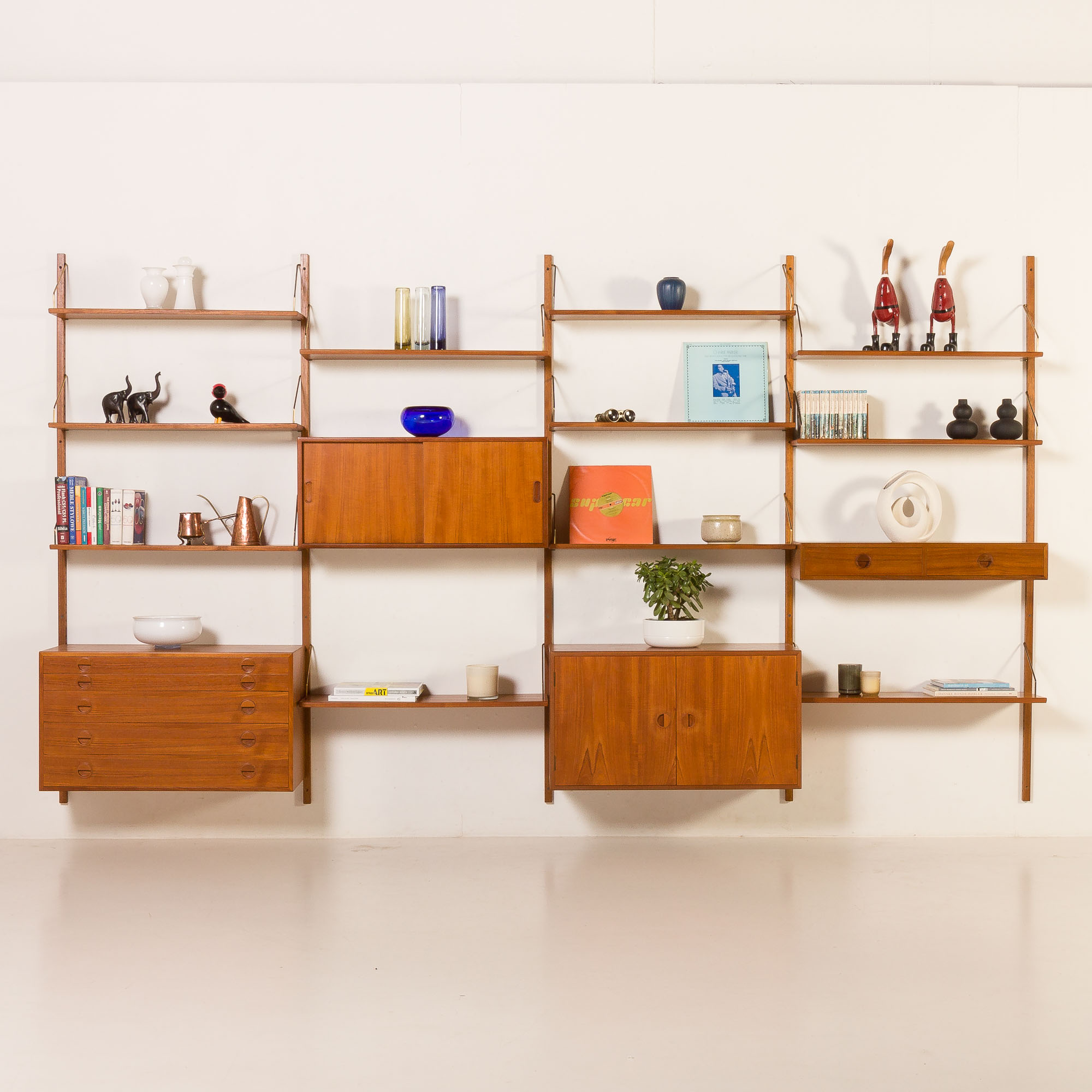 Hansen and Guldborg extra wide shelving unit in teak, 1960s