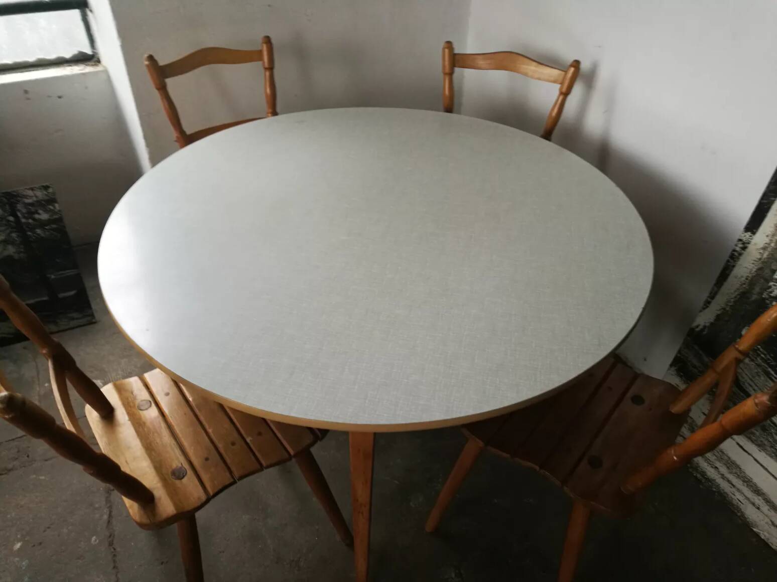Table style scandinave bois et formica