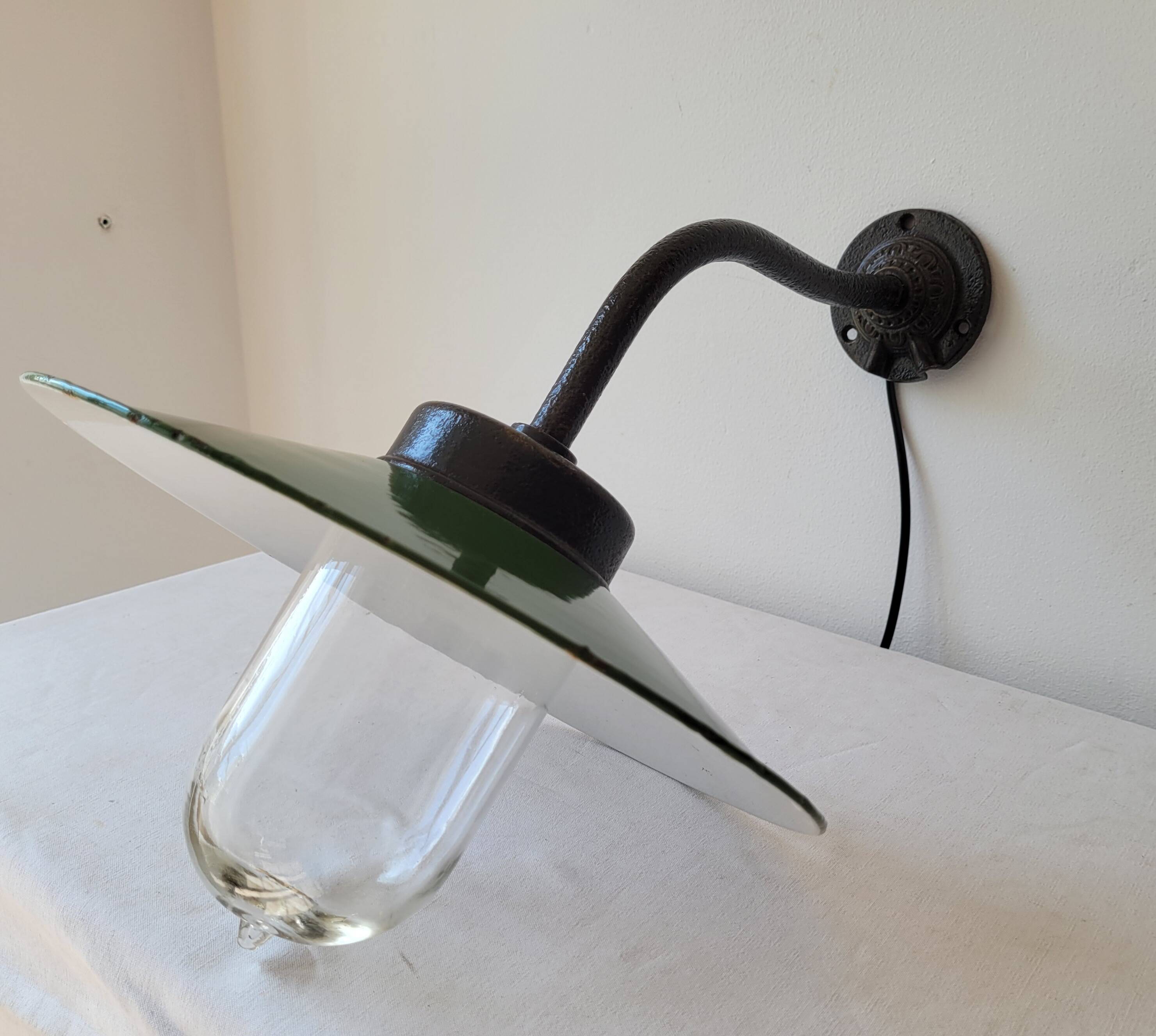 Gooseneck courtyard wall light