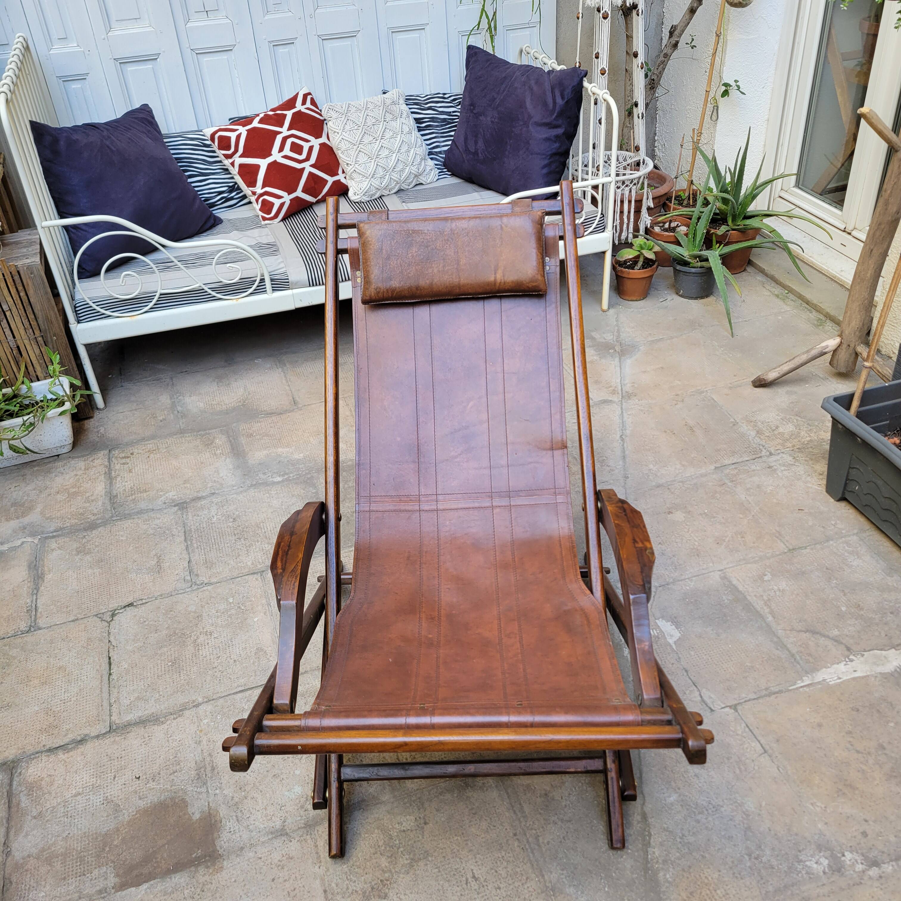 Rocking chaise longue in leather from the 1960s.