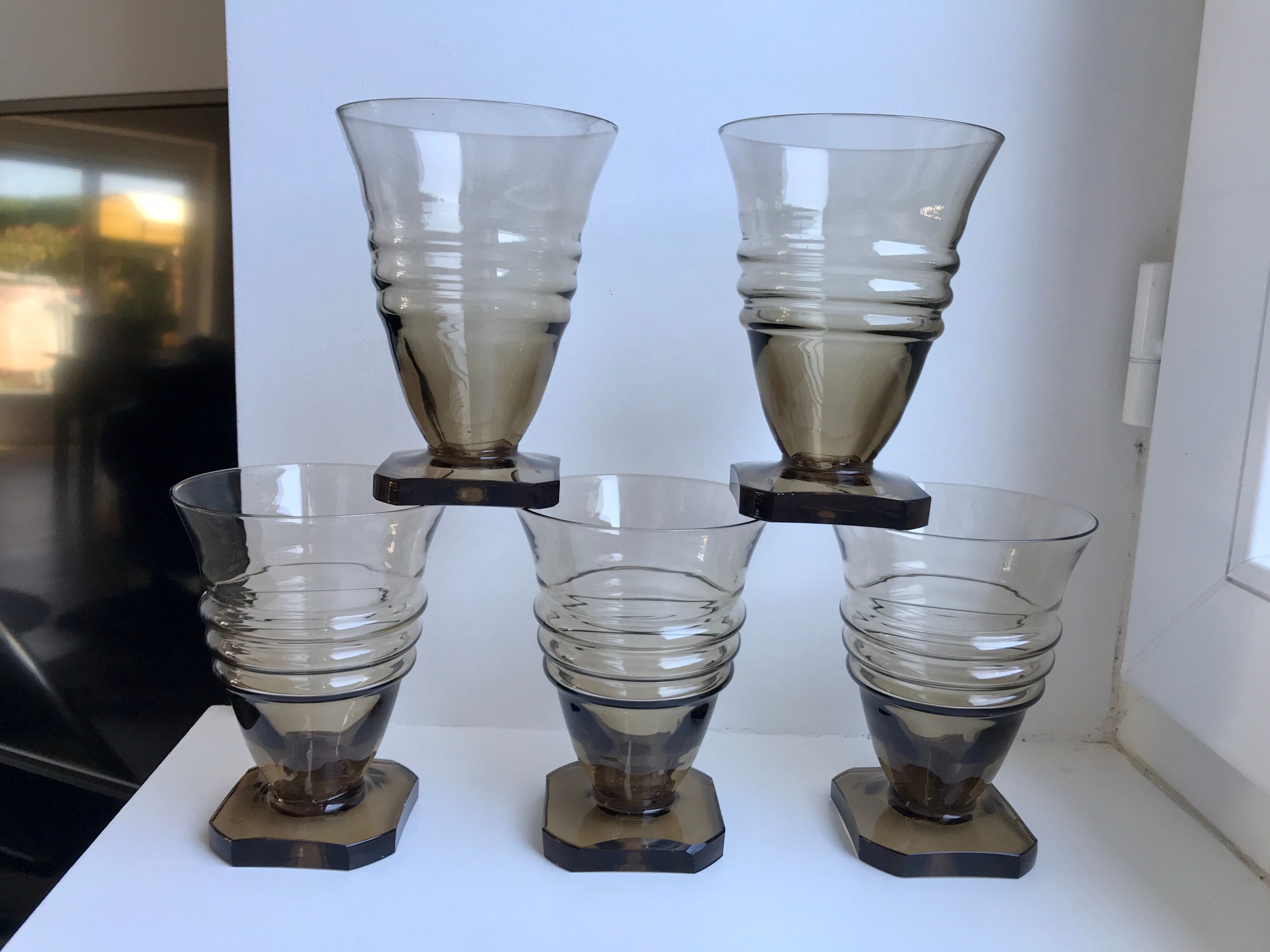 Set of 5 glasses in art deco smoked glass 30s