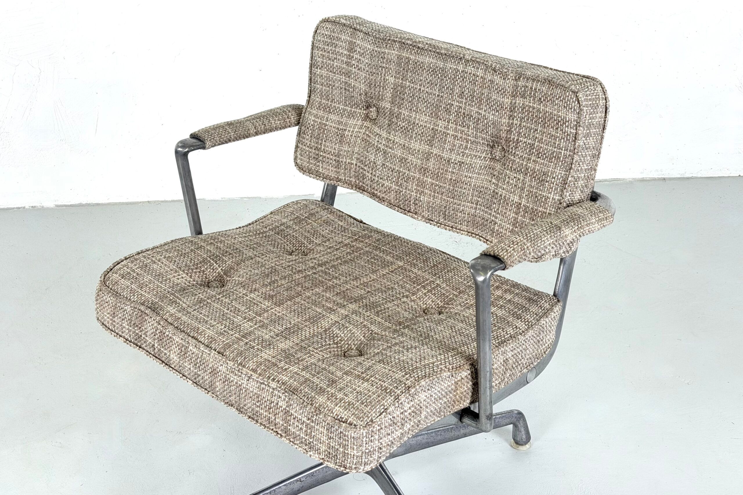 ES102 "Intermediate" office chair by Charles & Ray Eames for Herman Miller – 1960s