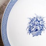 Antique serving dish in Sarreguemines earthenware with old Delft blue decoration.