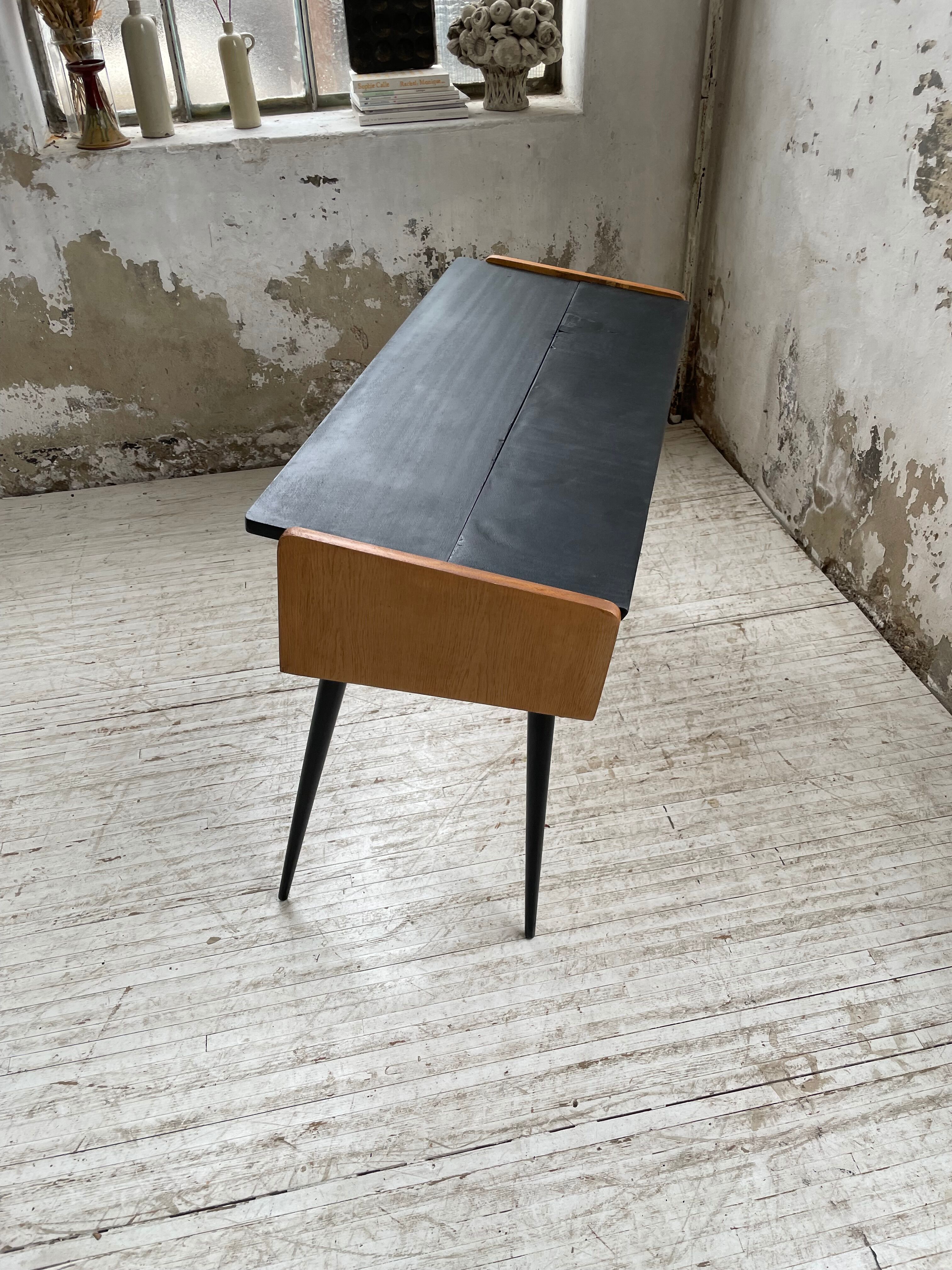 Console desktop feet compass 60s