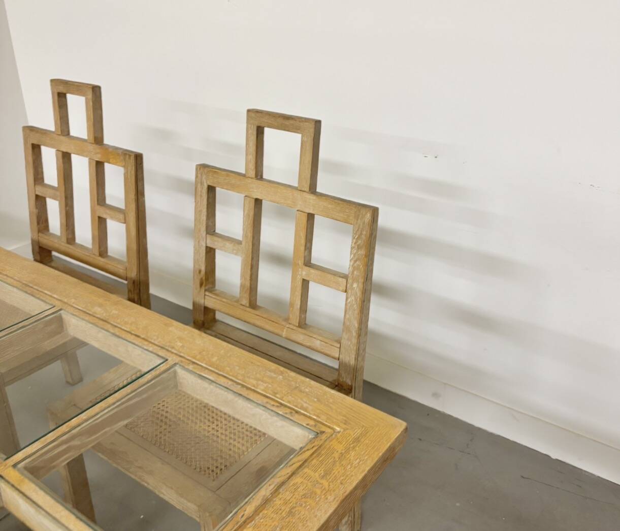 Ensemble 6 chaises et table à manger en chêne cérusé, 1980