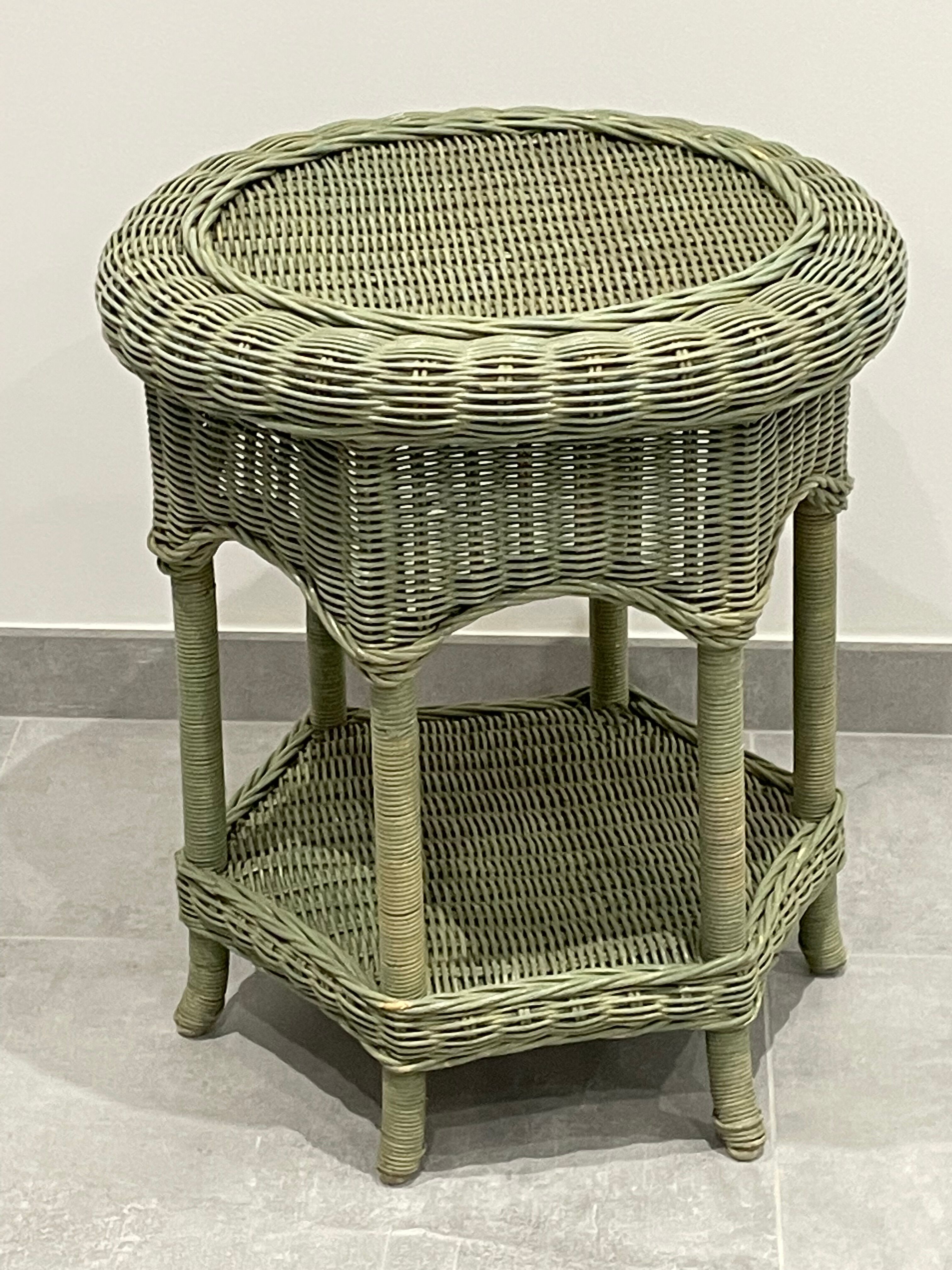 Side table or pedestal table in tinted basketry