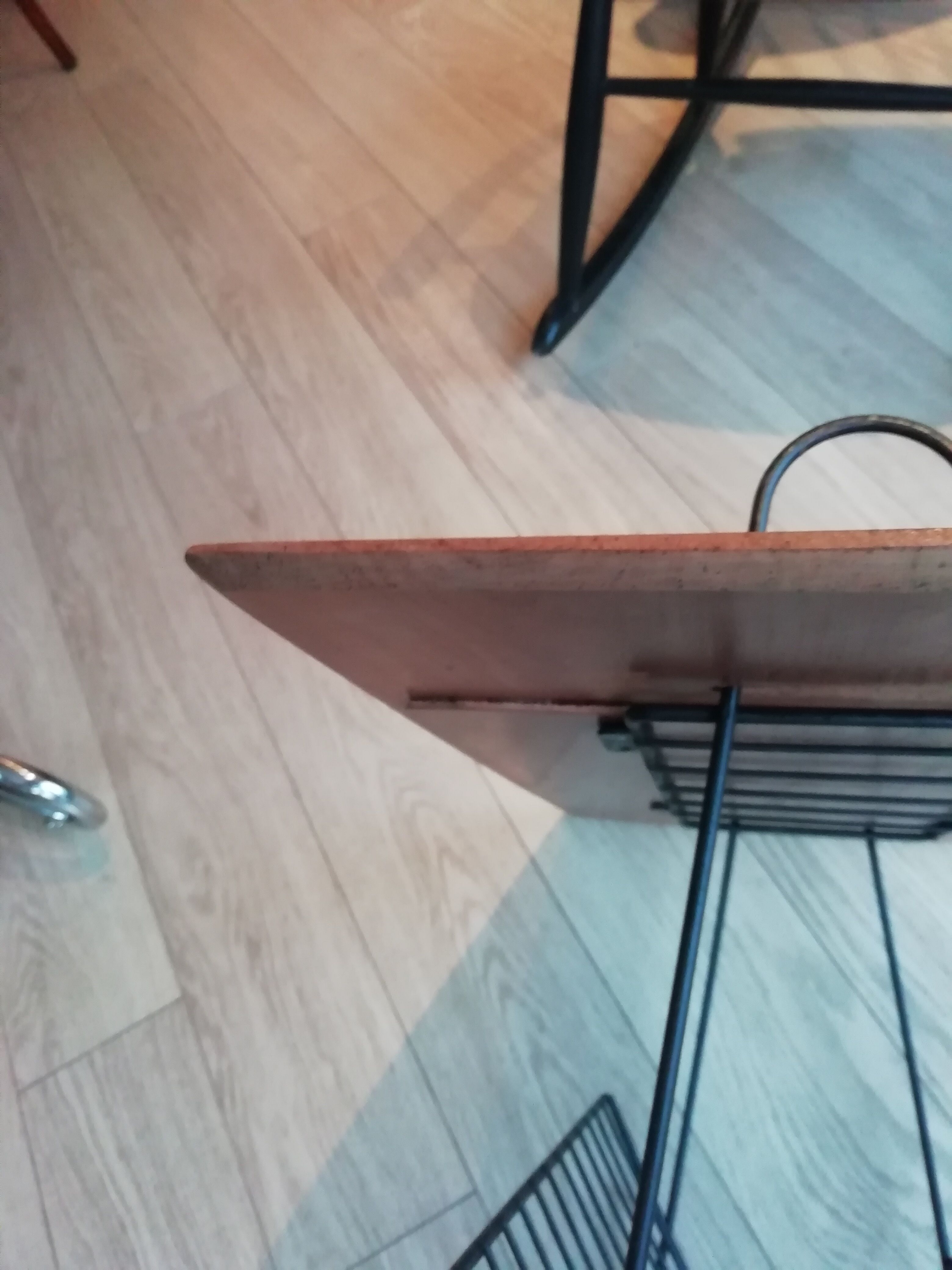 Table magazines rack