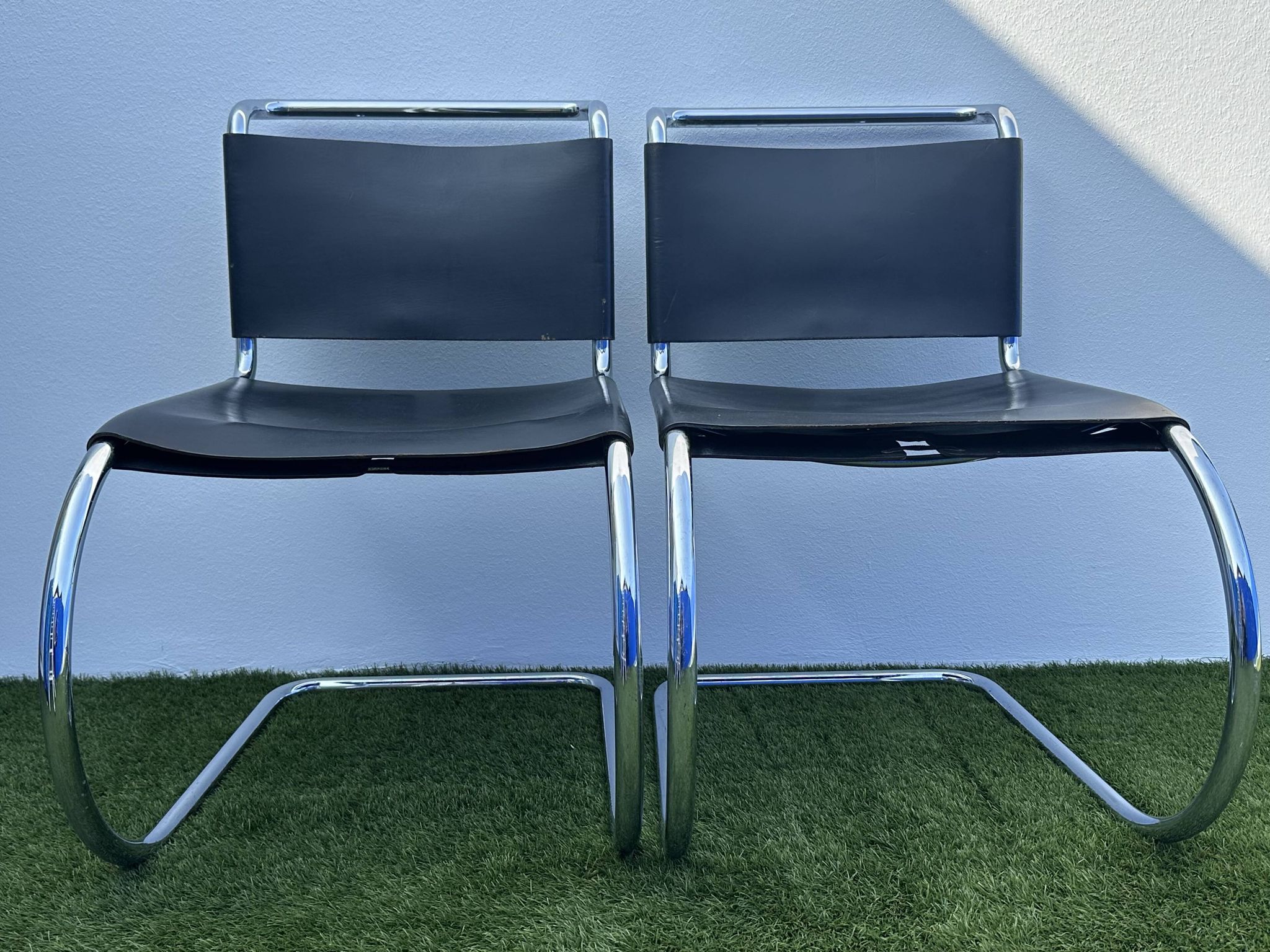 Pair of MR 10 chairs with Mies Van der Rohe laces, Knoll International
