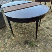 Table demi-lune en acajou style Louis XVI