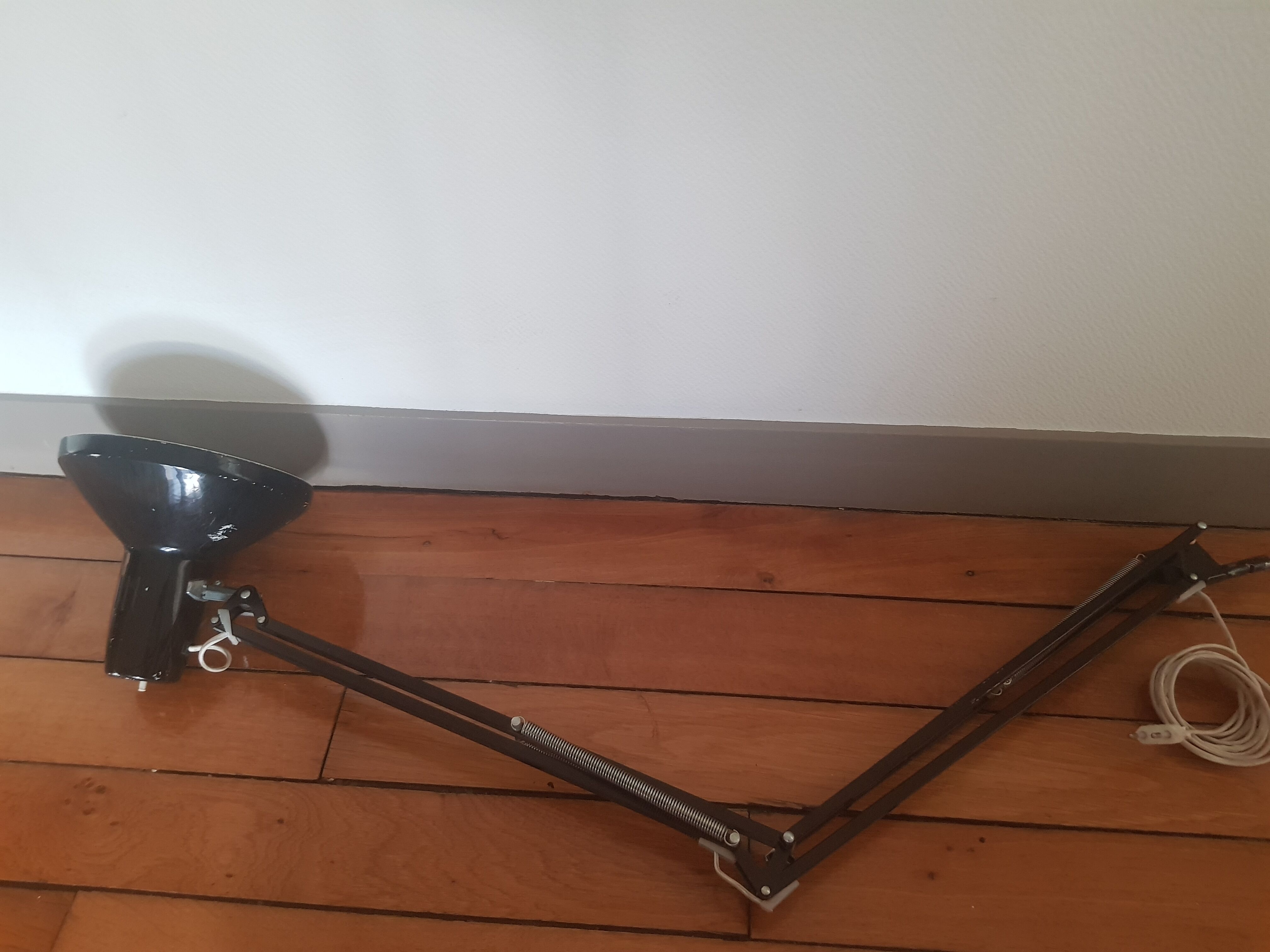 Ledu articulated lamp