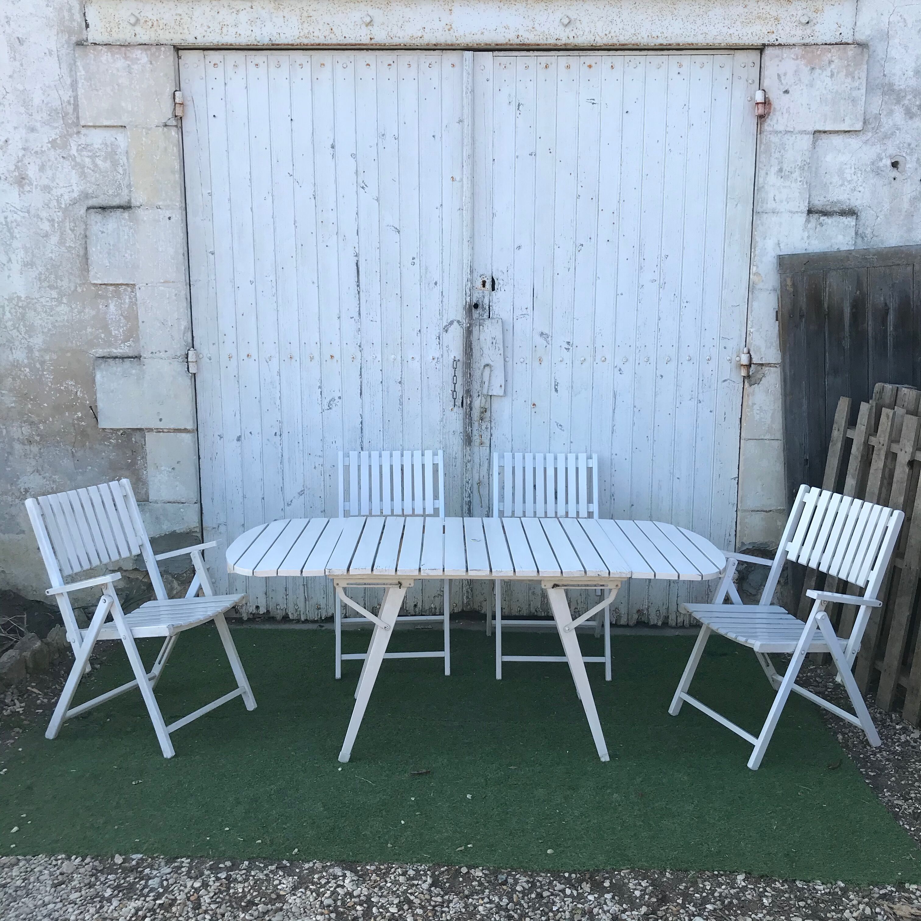 Vintage wooden garden salon