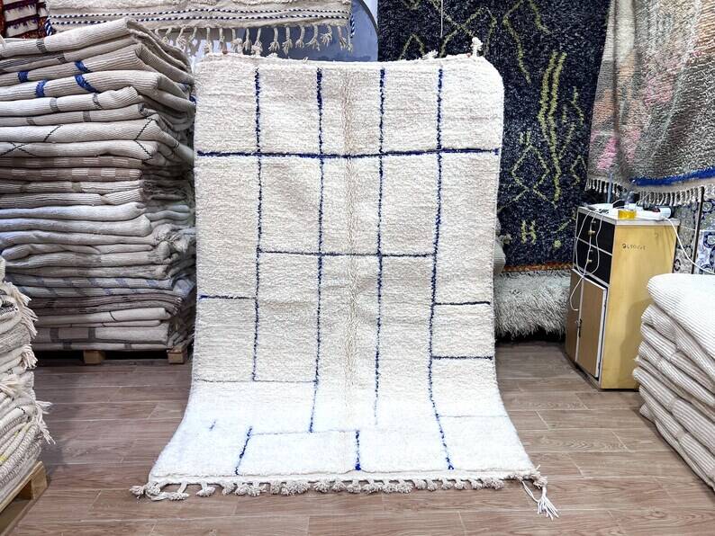 White and blue rug 250cmx150cm