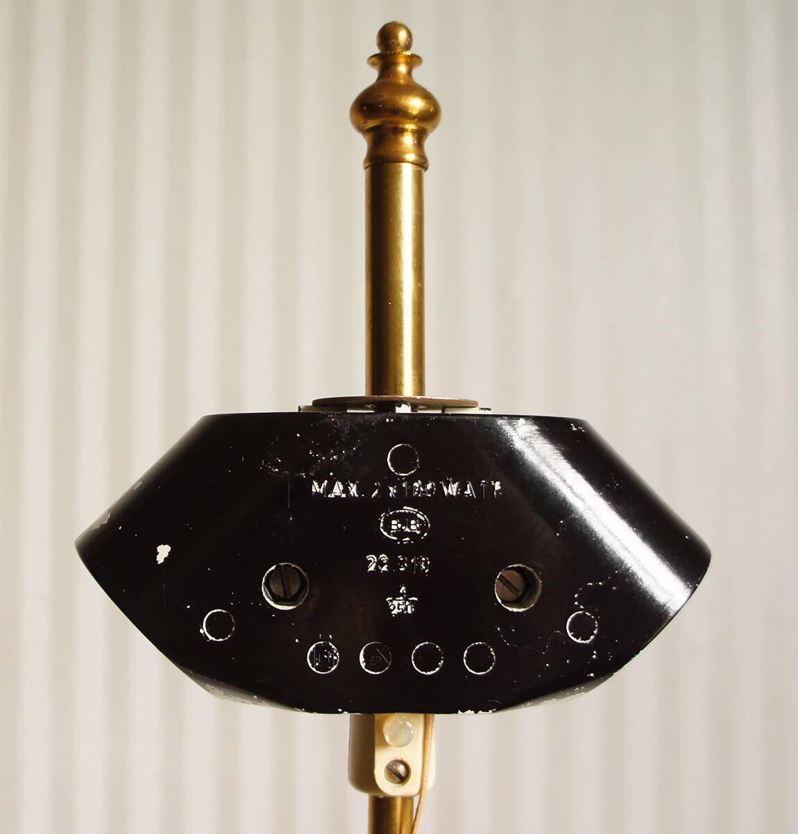 "Pique candle" double fire floor lamp in gilded bronze