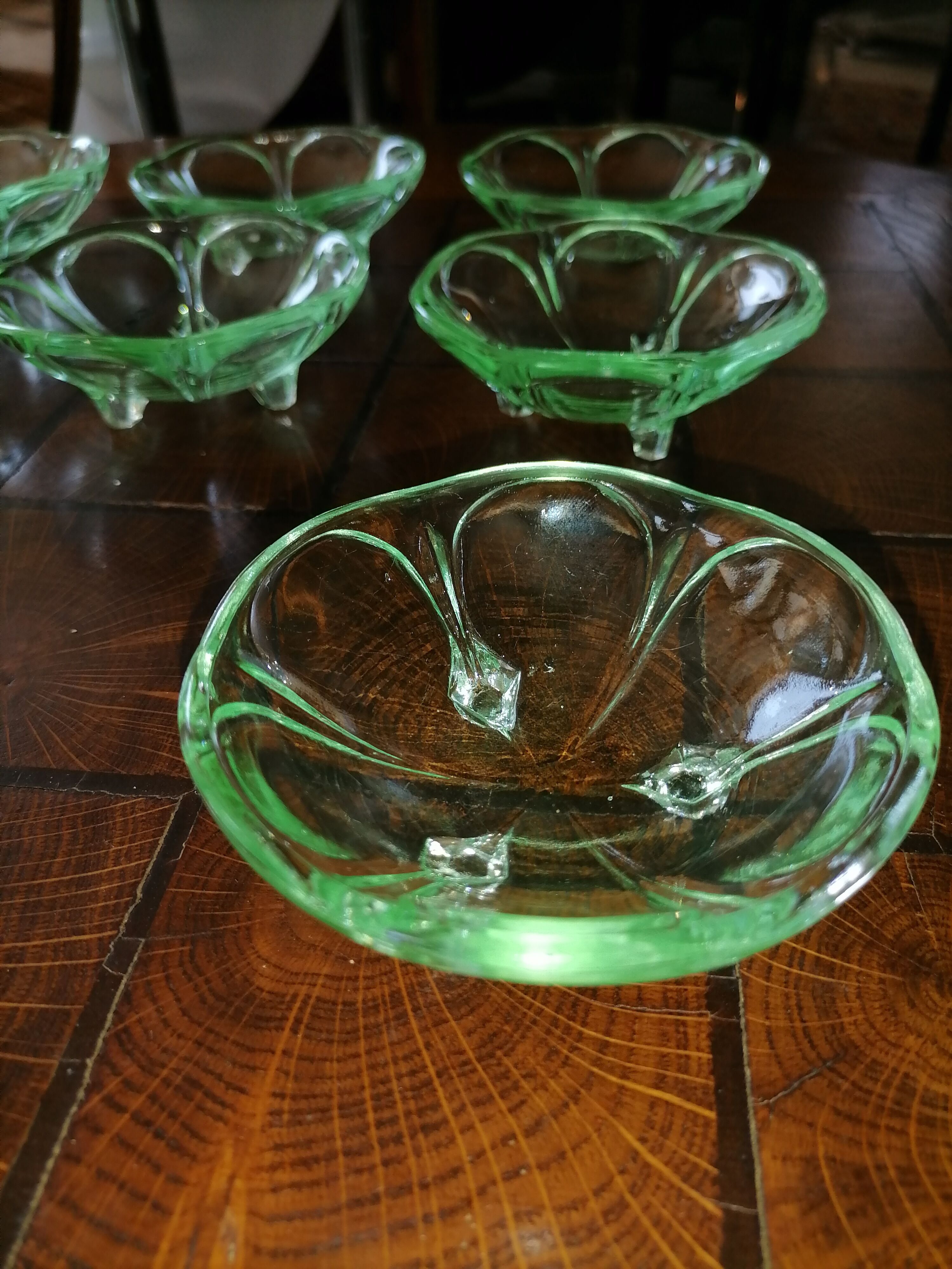 8 green vintage glass cups
