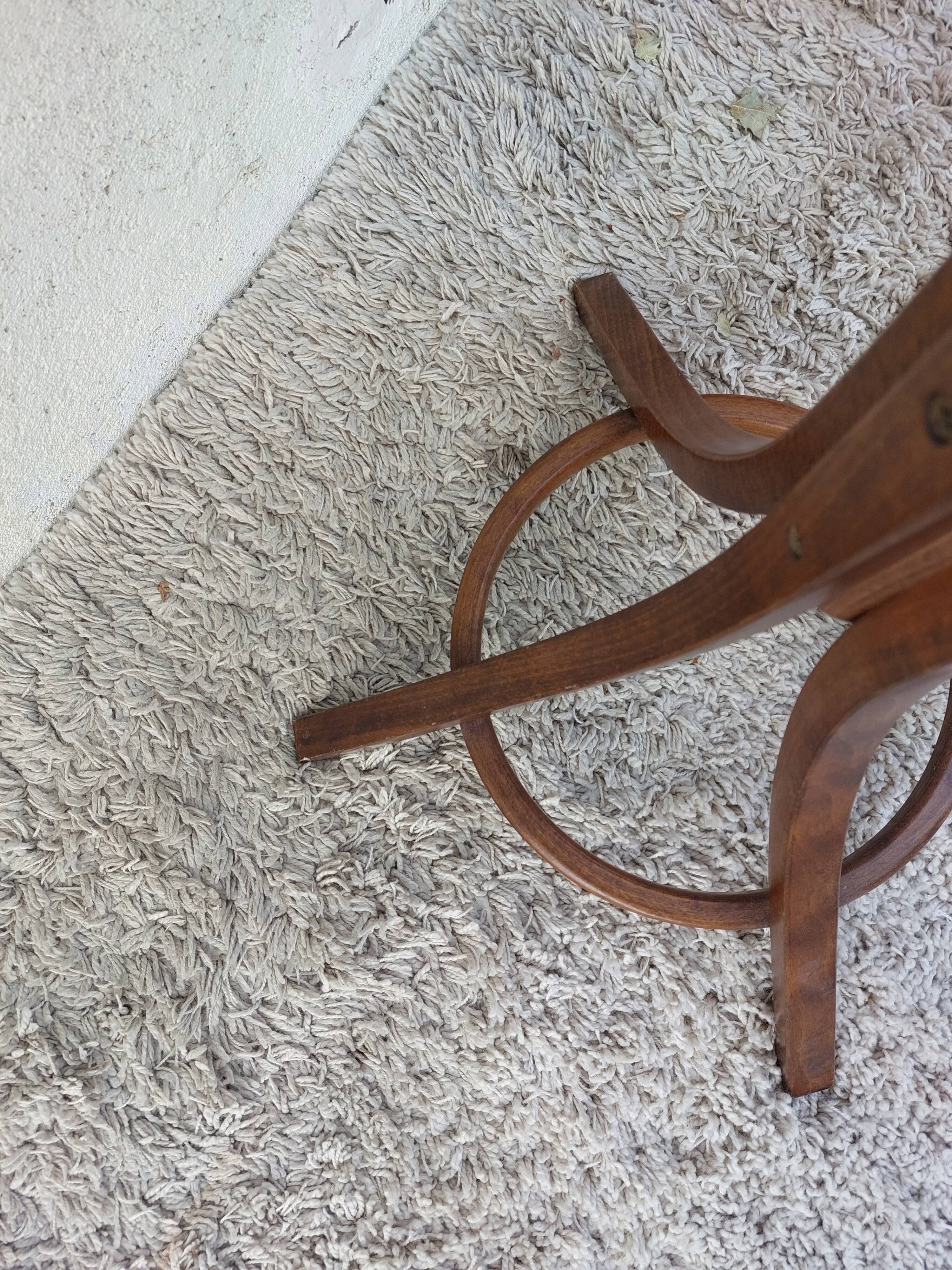 Baumann parrot coat rack