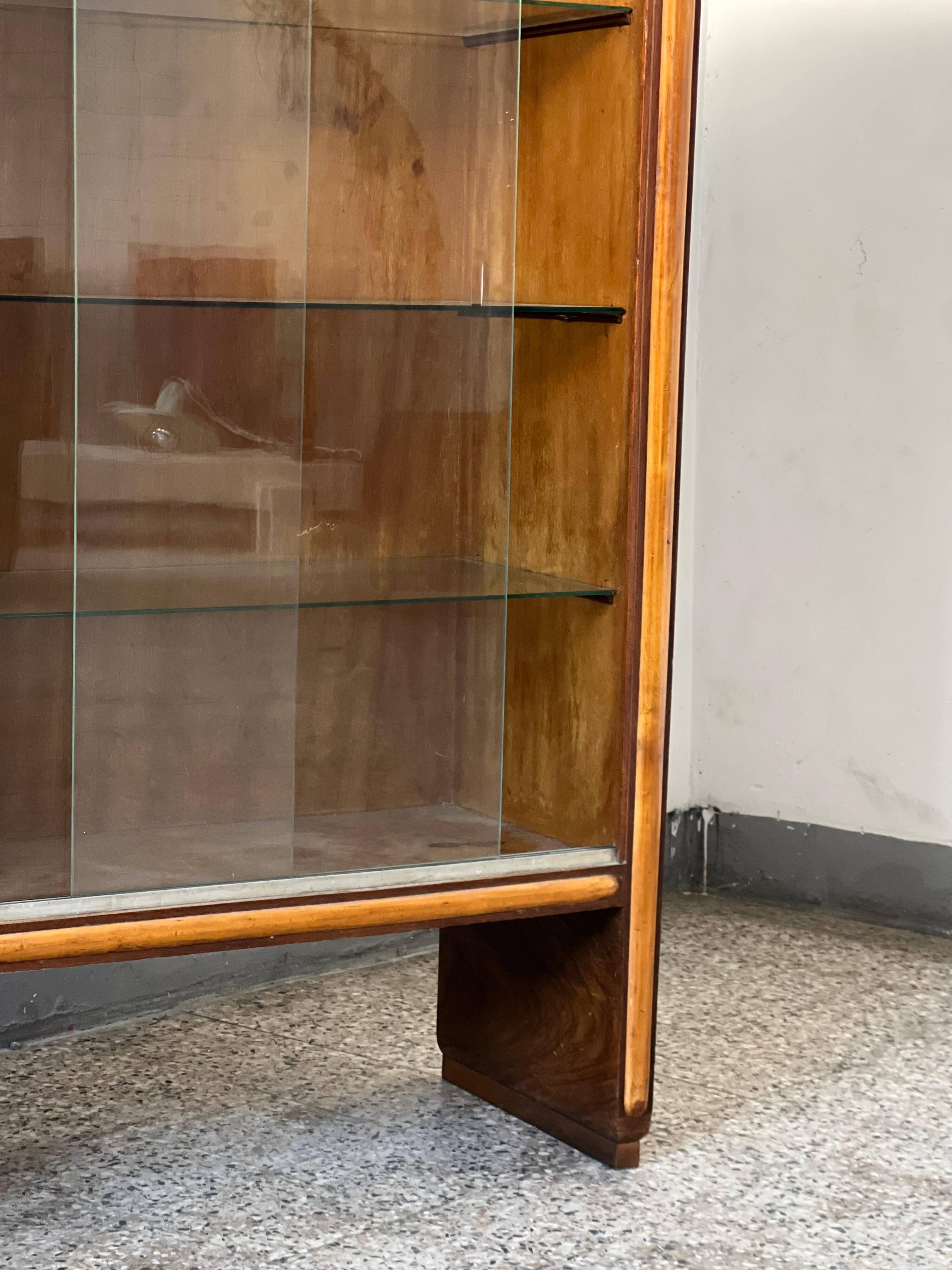 1940's Italian cabinet credenza bar display with glass door art deco style