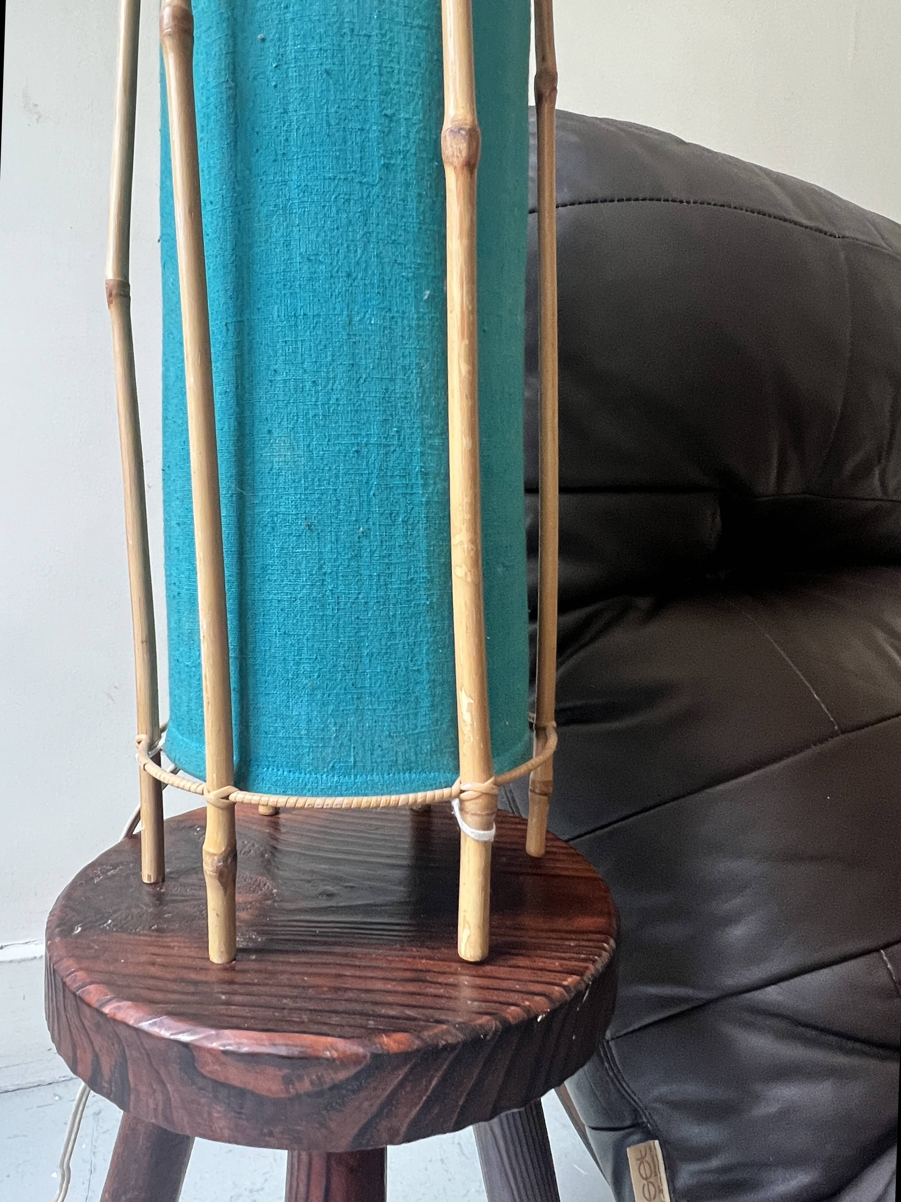 Lampe de table Louis Sognot en bambou et coton, France années 1960