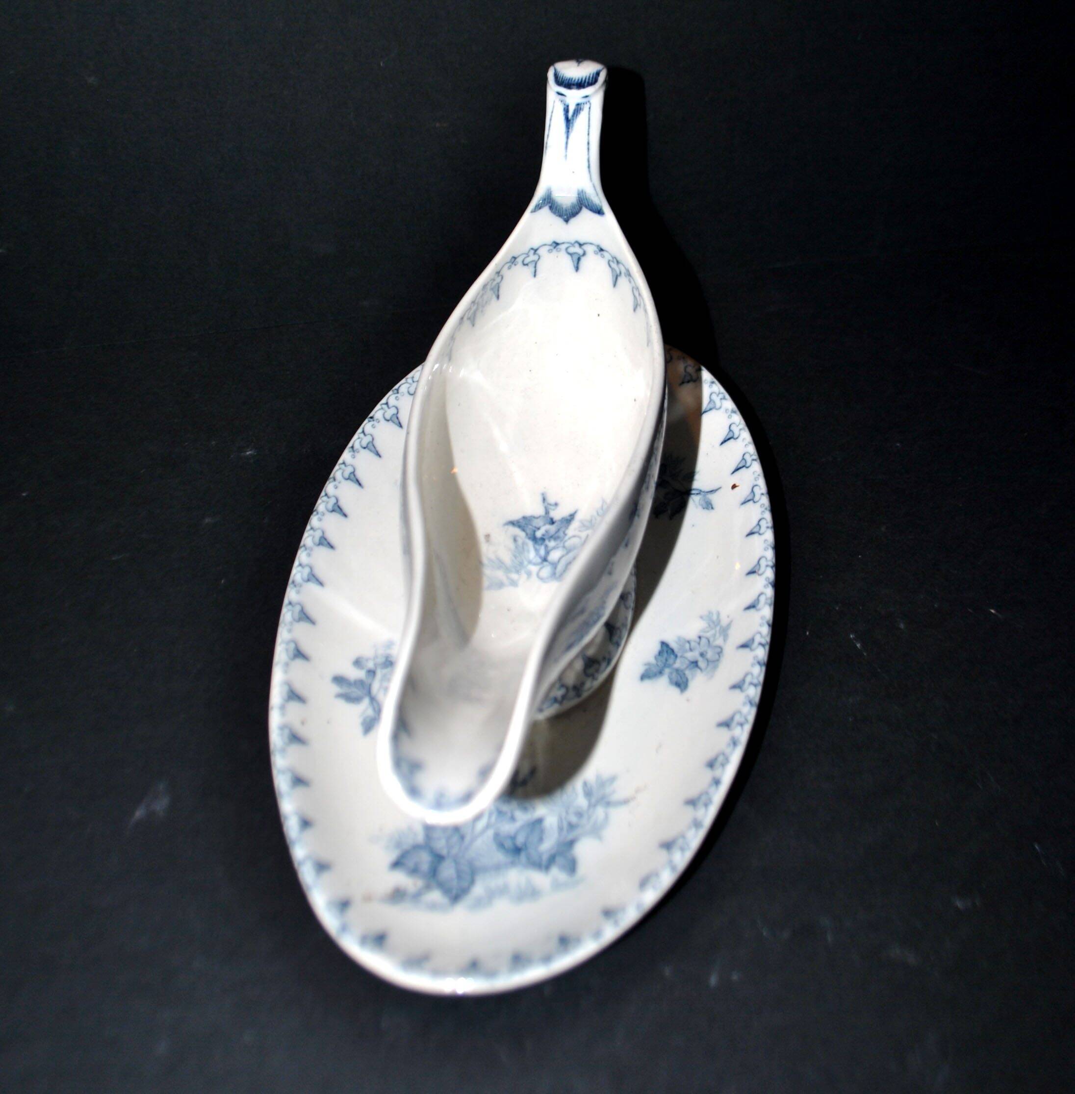 Sarreguemines Utschneider sauceboat Flore in blue floral earthenware