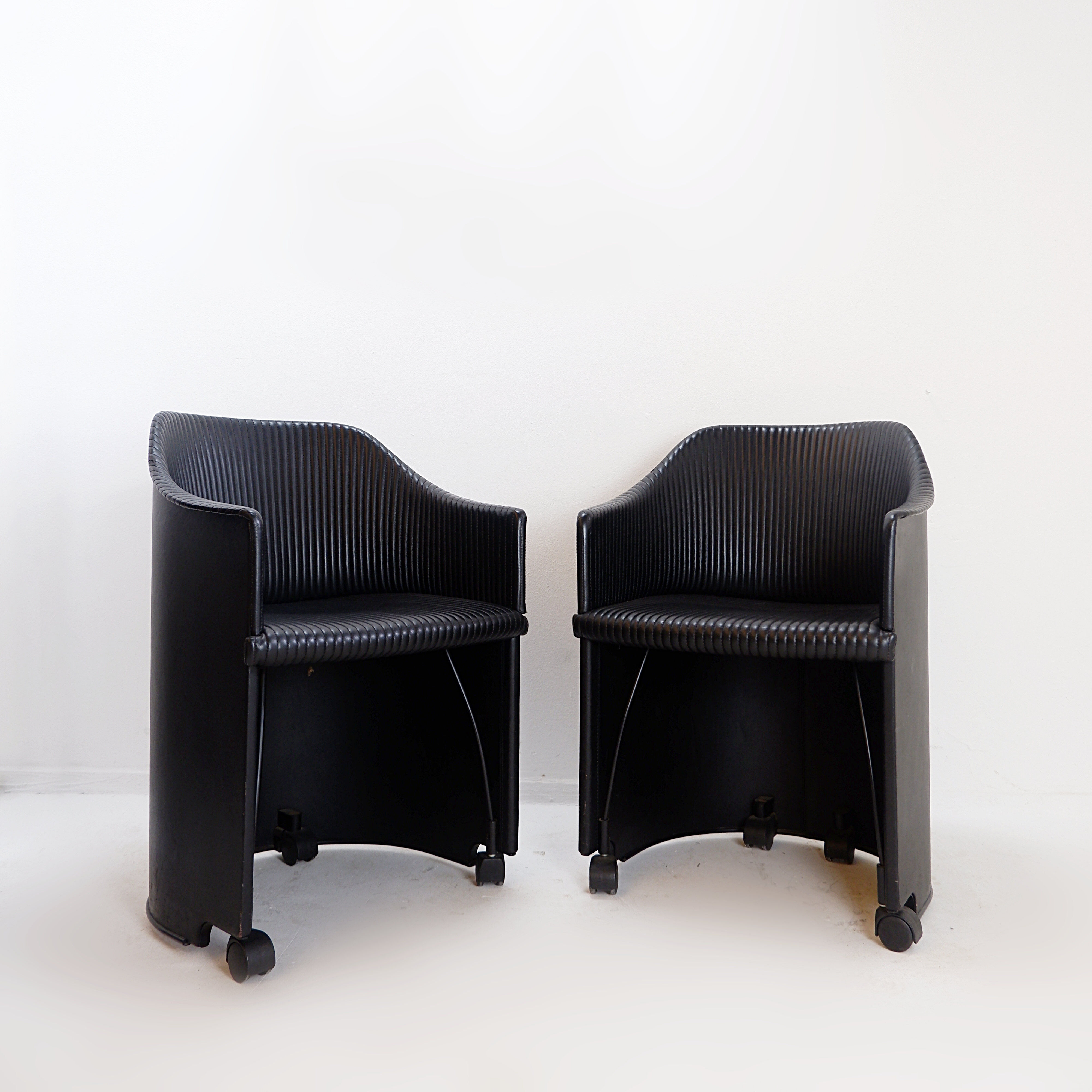 Pair of Artona armchairs in black leather by Afra and Tobia Scarpa for Maxalto