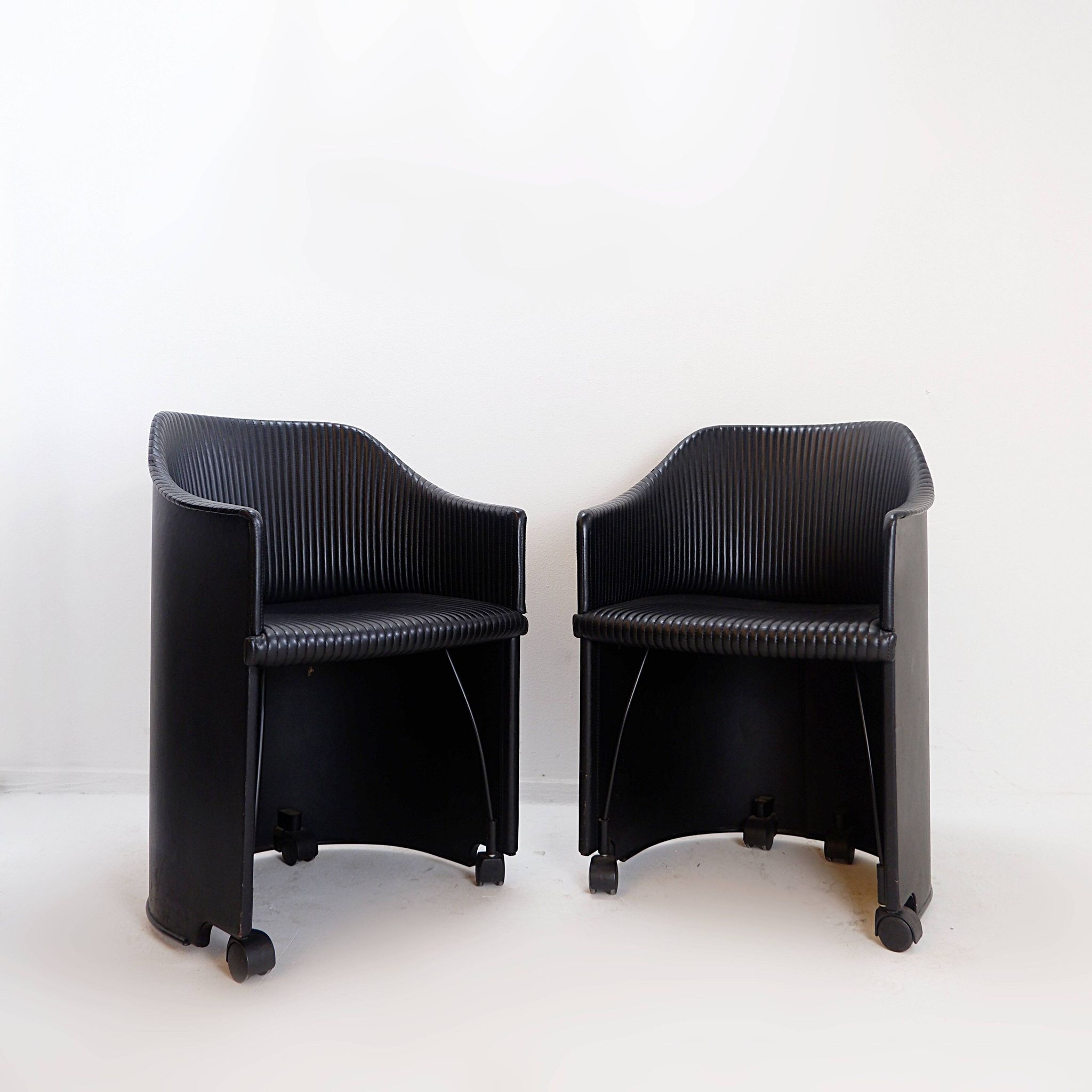 Pair of Artona armchairs in black leather by Afra and Tobia Scarpa for Maxalto.