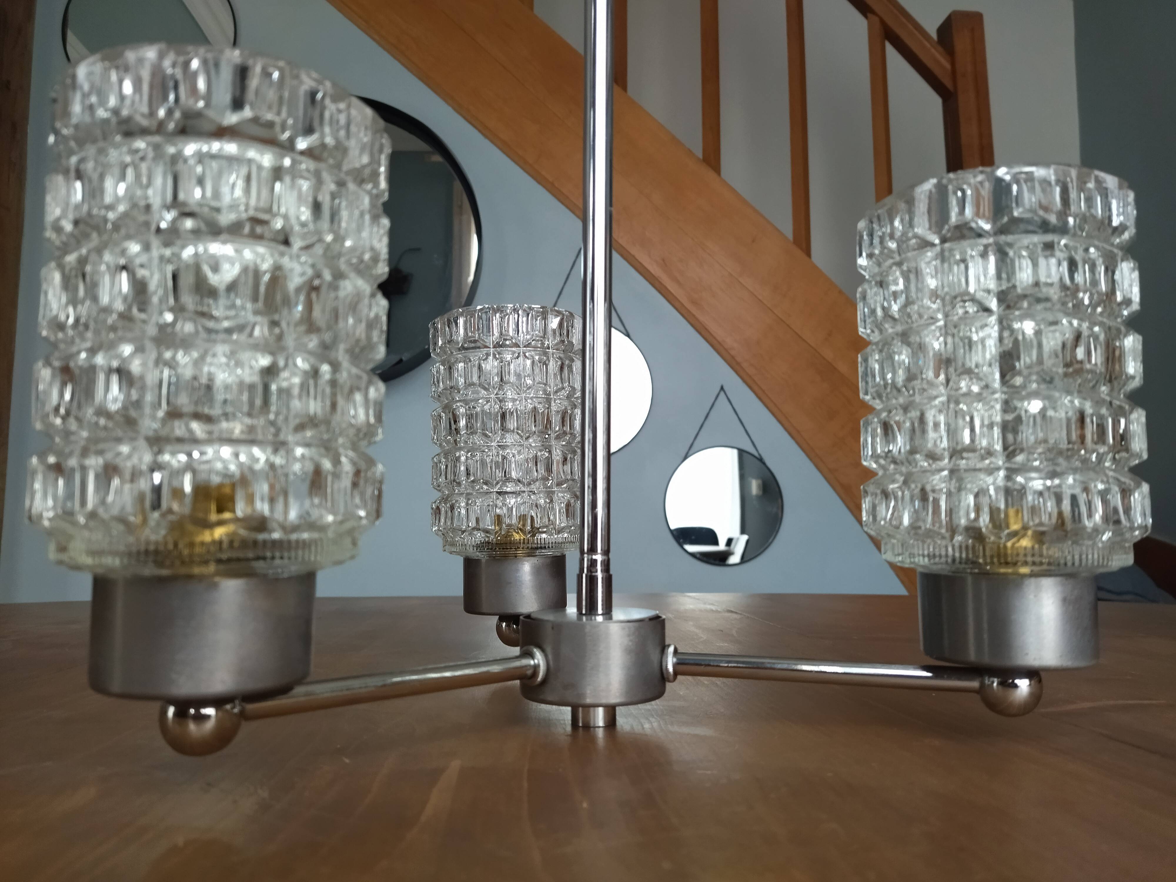 Suspension vintage avec 3 globes en verre ciselé