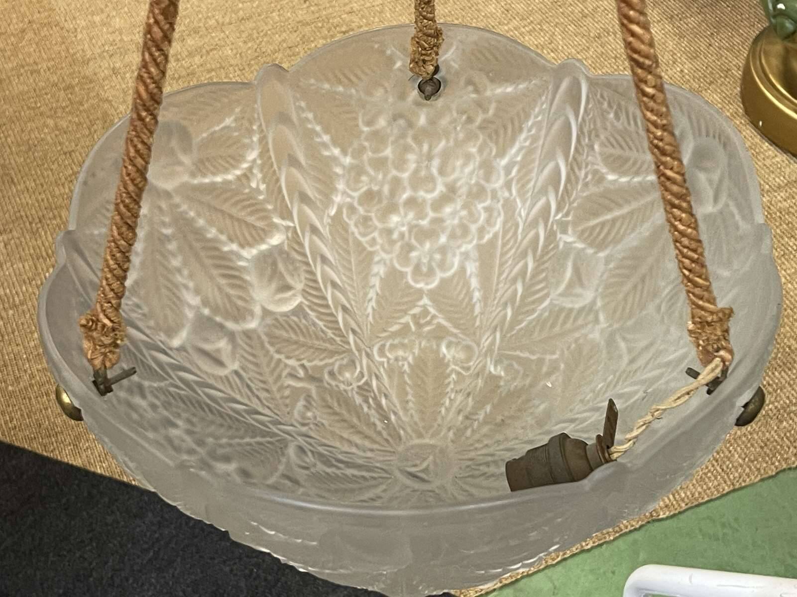 Suspension in white Art Deco period glass in the taste of Lalique