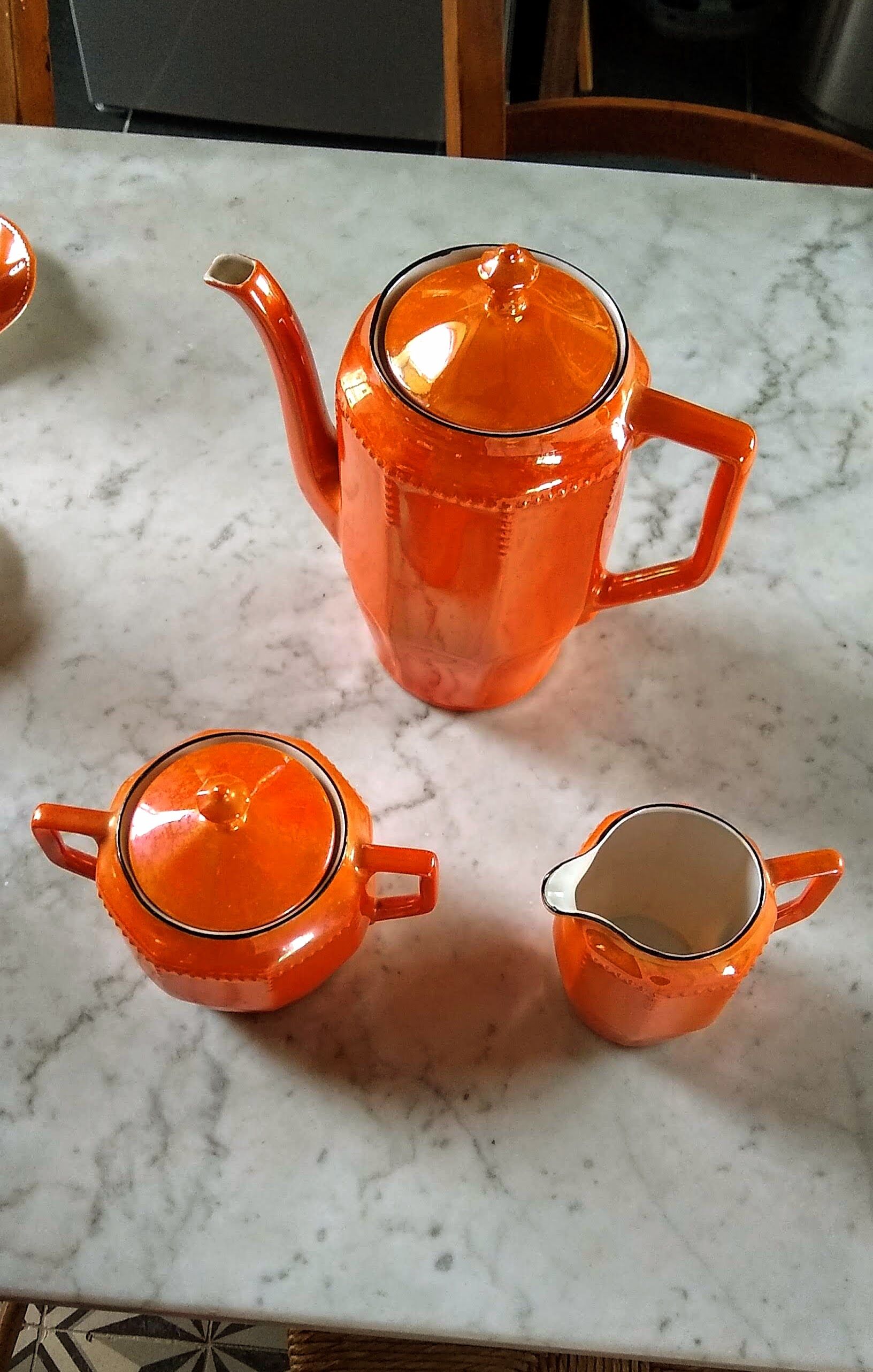 Iridescent orange porcelain coffee set from the 50s-60s with black edging