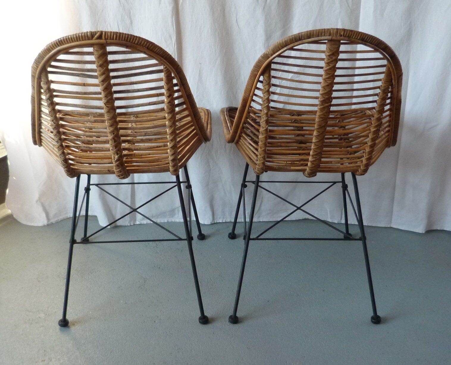 Pair chairs