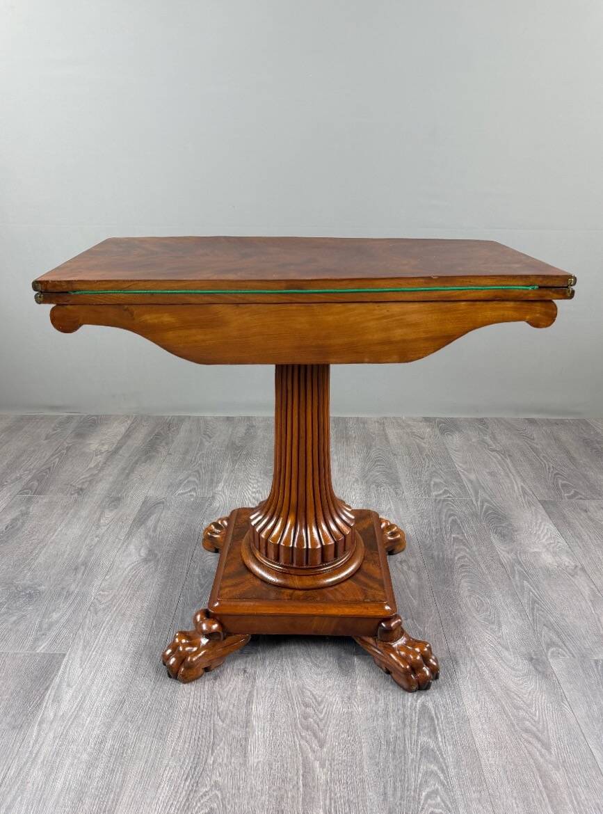Table à jeux en acajou, XIXe siècle