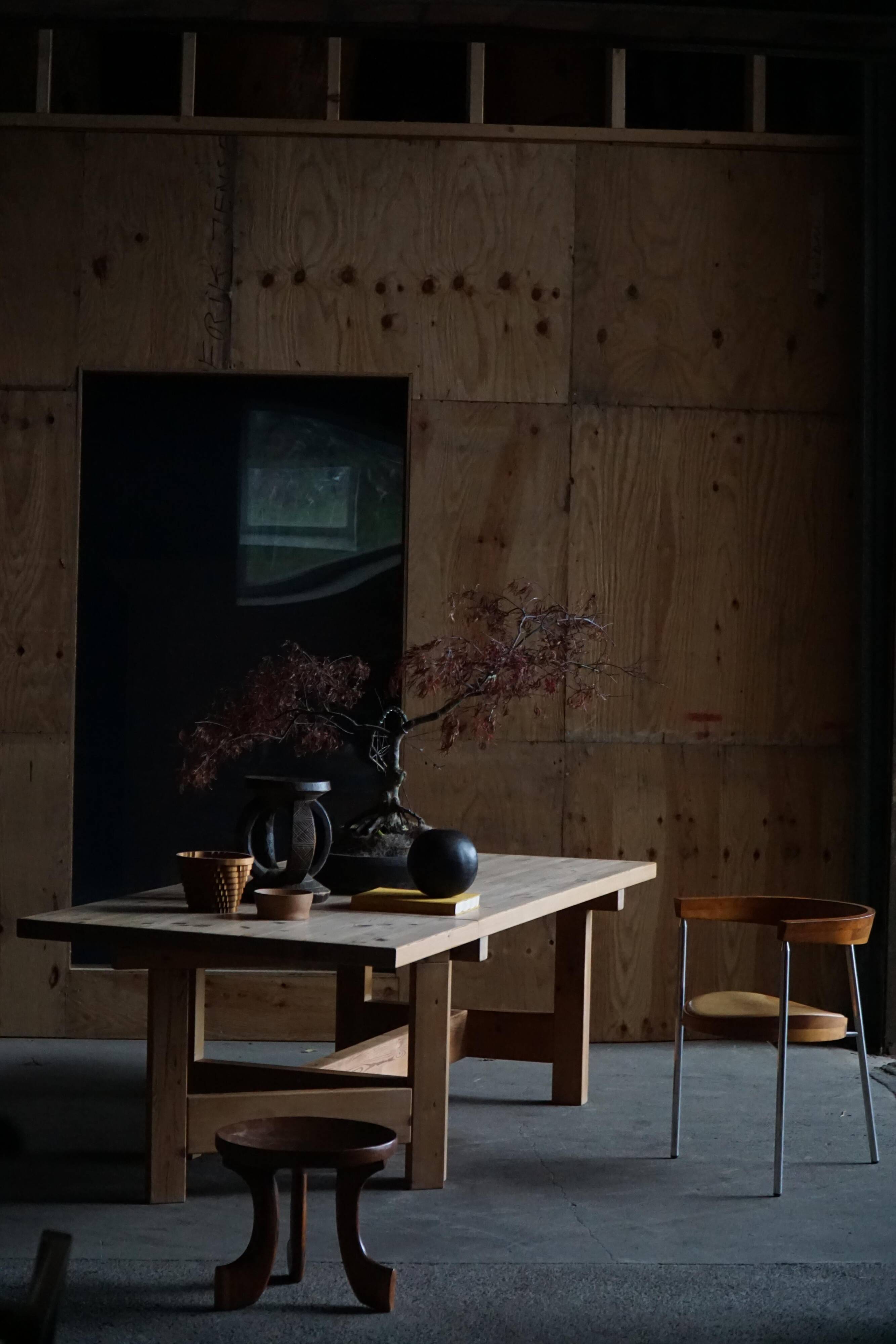 Modern Danish brutalist extendable dining table in pine, Tage Poulsen, 1970s.