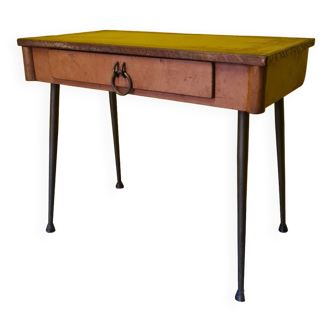 Table française vintage avec tiroir, des années 1960.