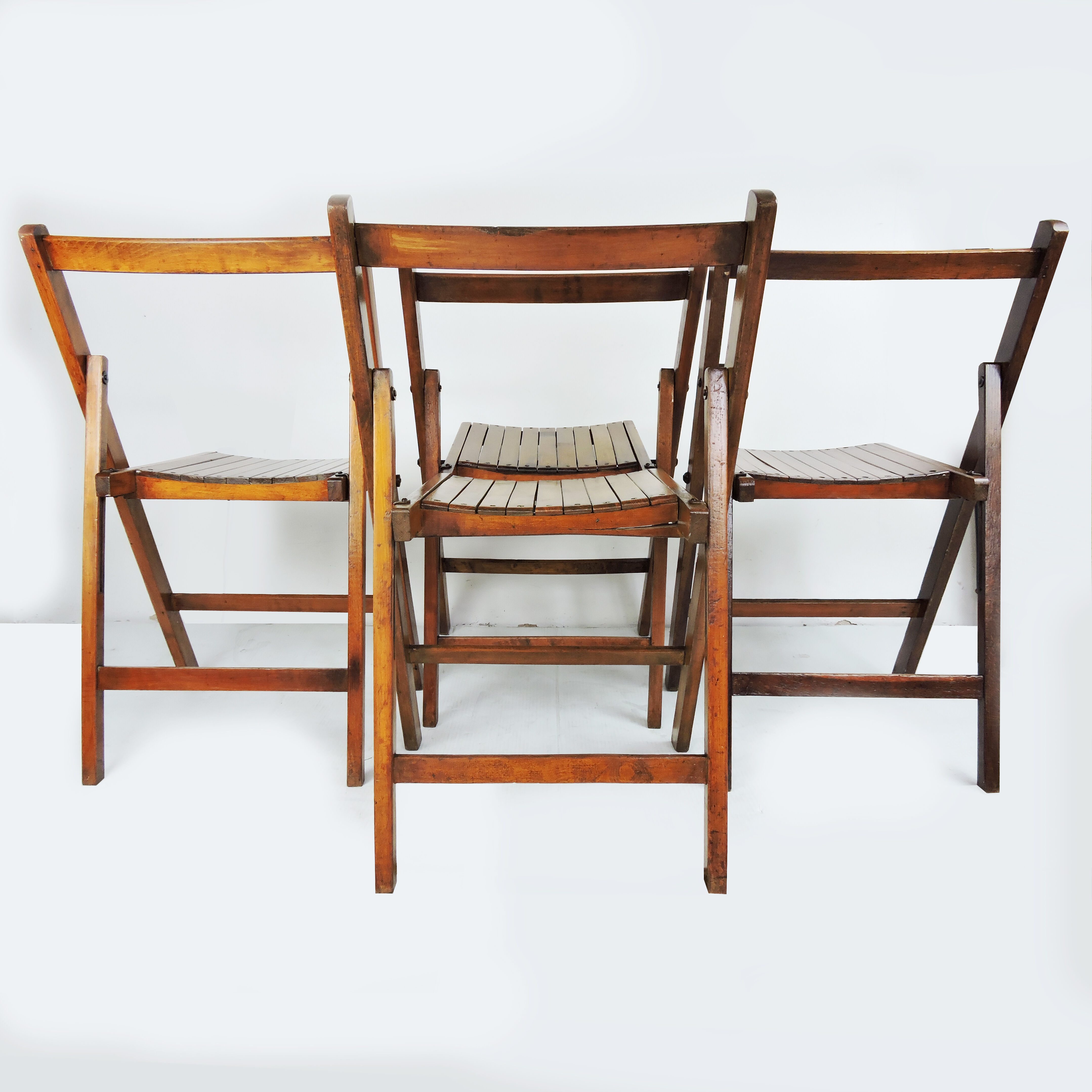 Ensemble de 4 chaises de campagne pliantes George VI utilisées par les militaires britanniques pendant la Seconde Guerre mondiale