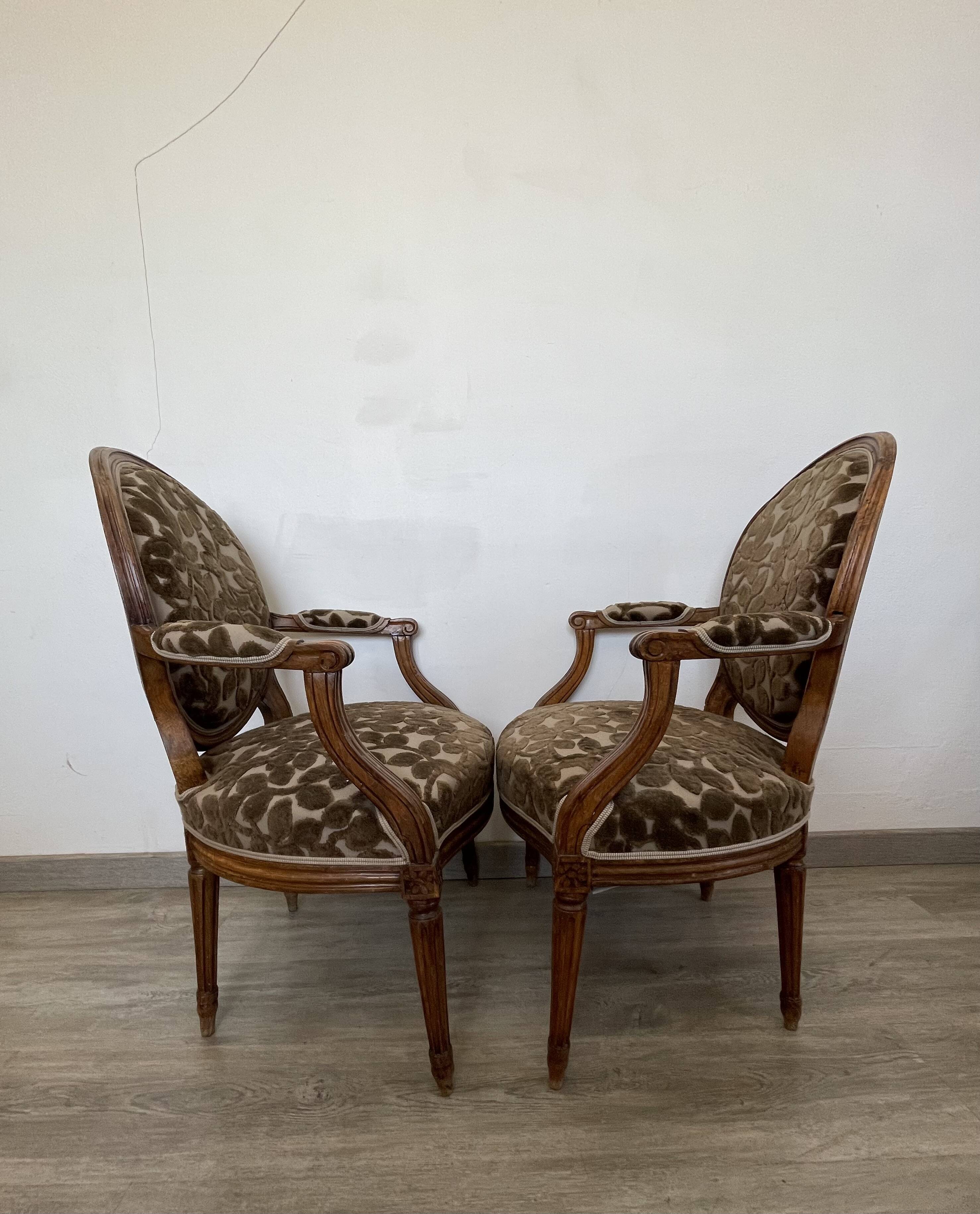 Paire de Fauteuils Médaillon d'époque Louis XVI