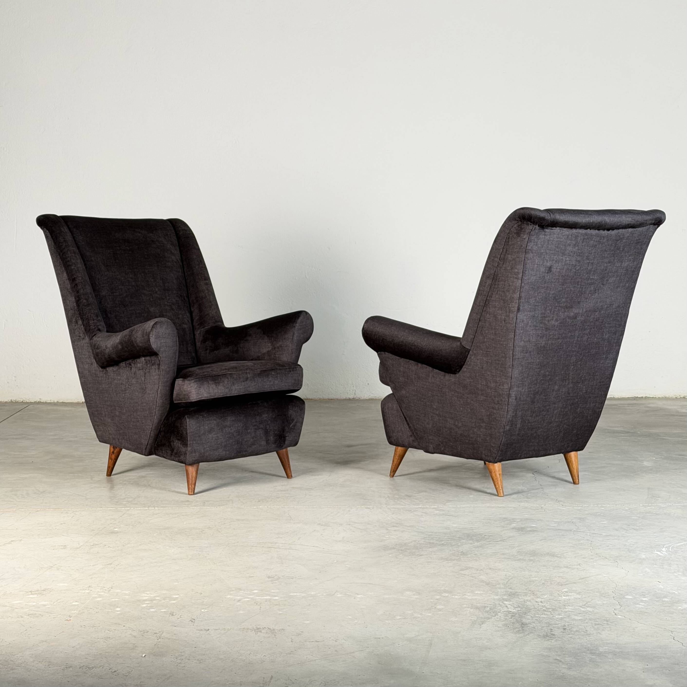 Pair of Italian Armchairs Attributed to Gio Ponti for ISA Bergamo, 1950s