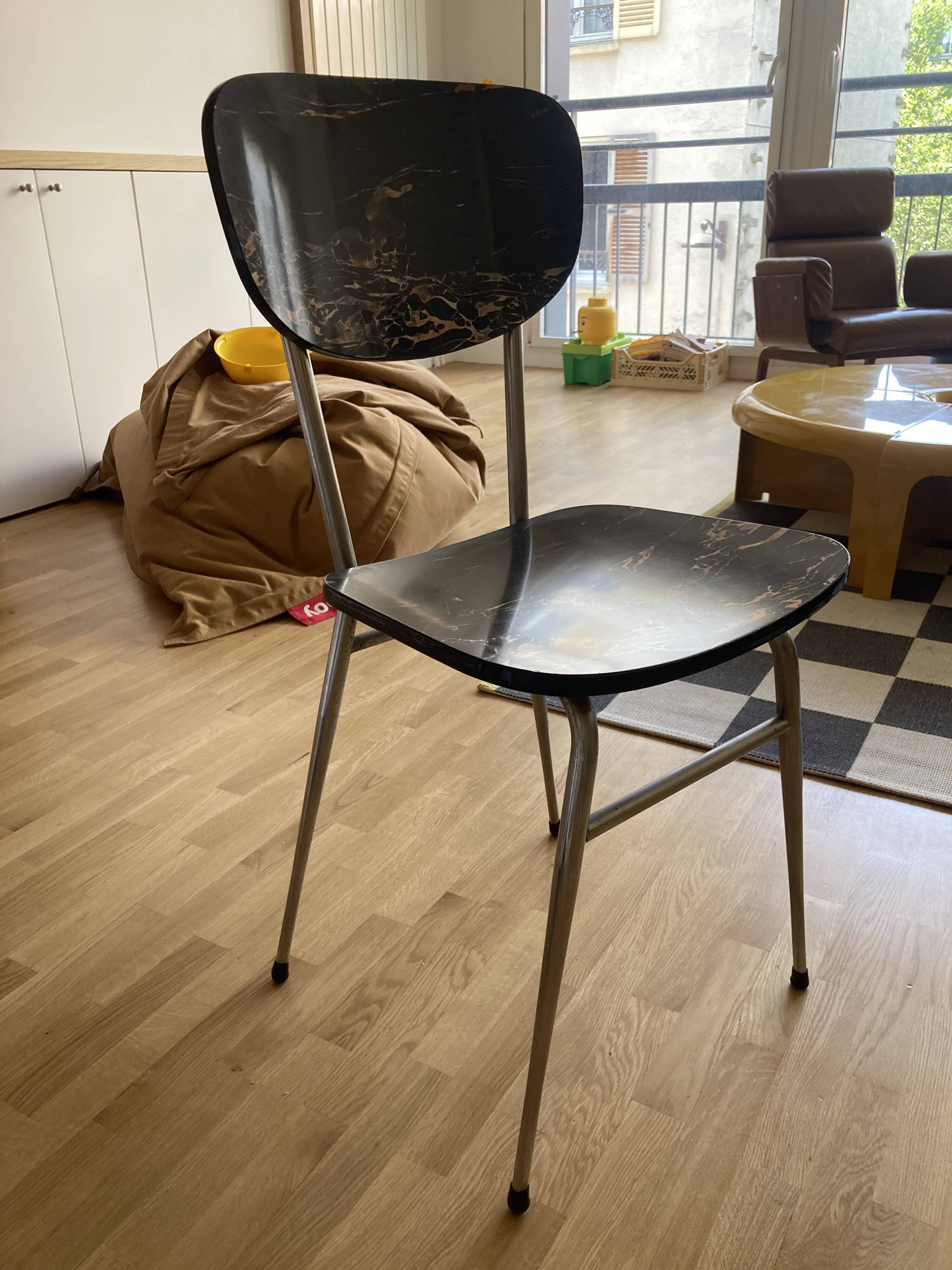 4 chairs and marble effect Formica coffee table