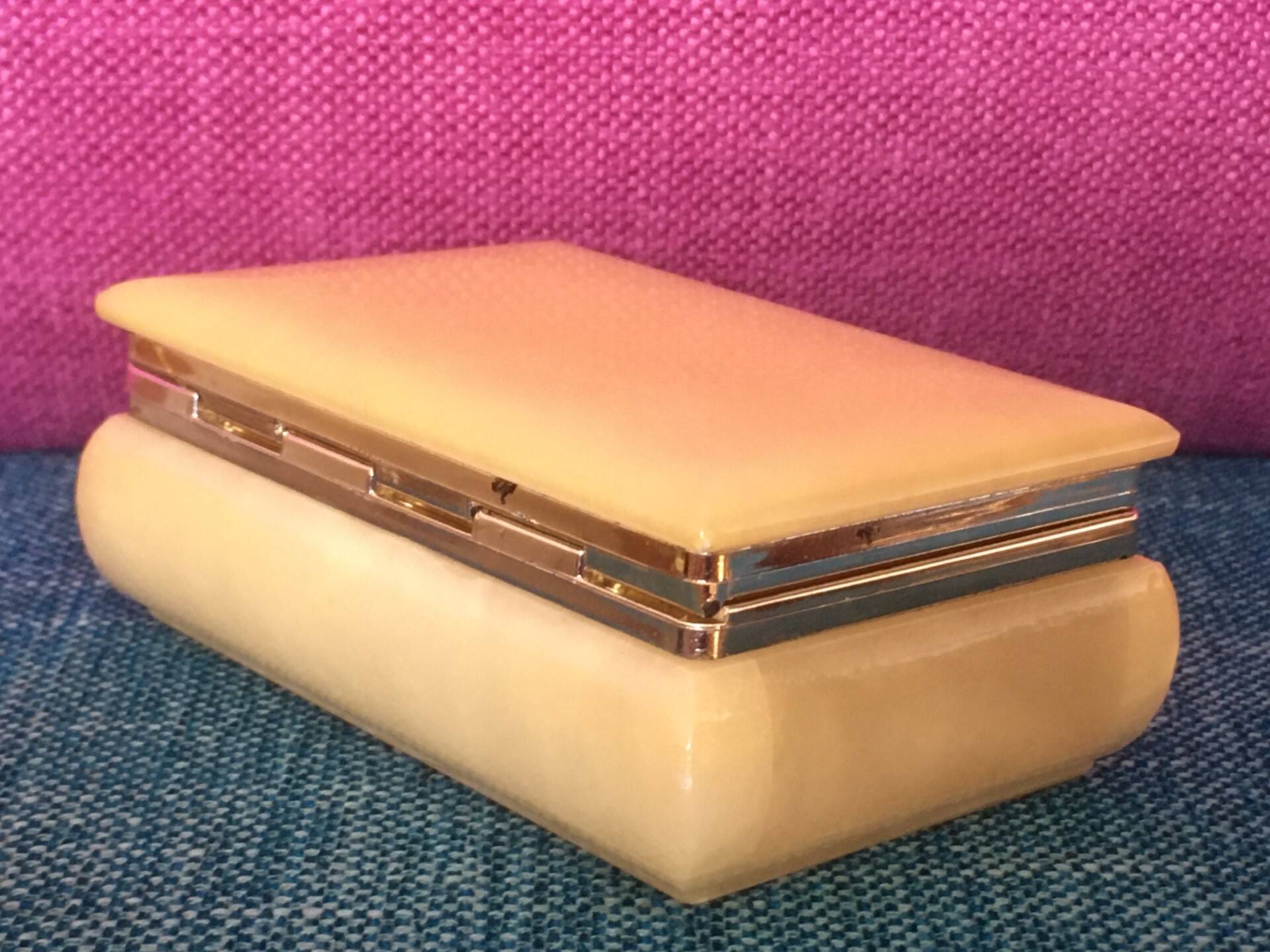Light yellow alabaster box
