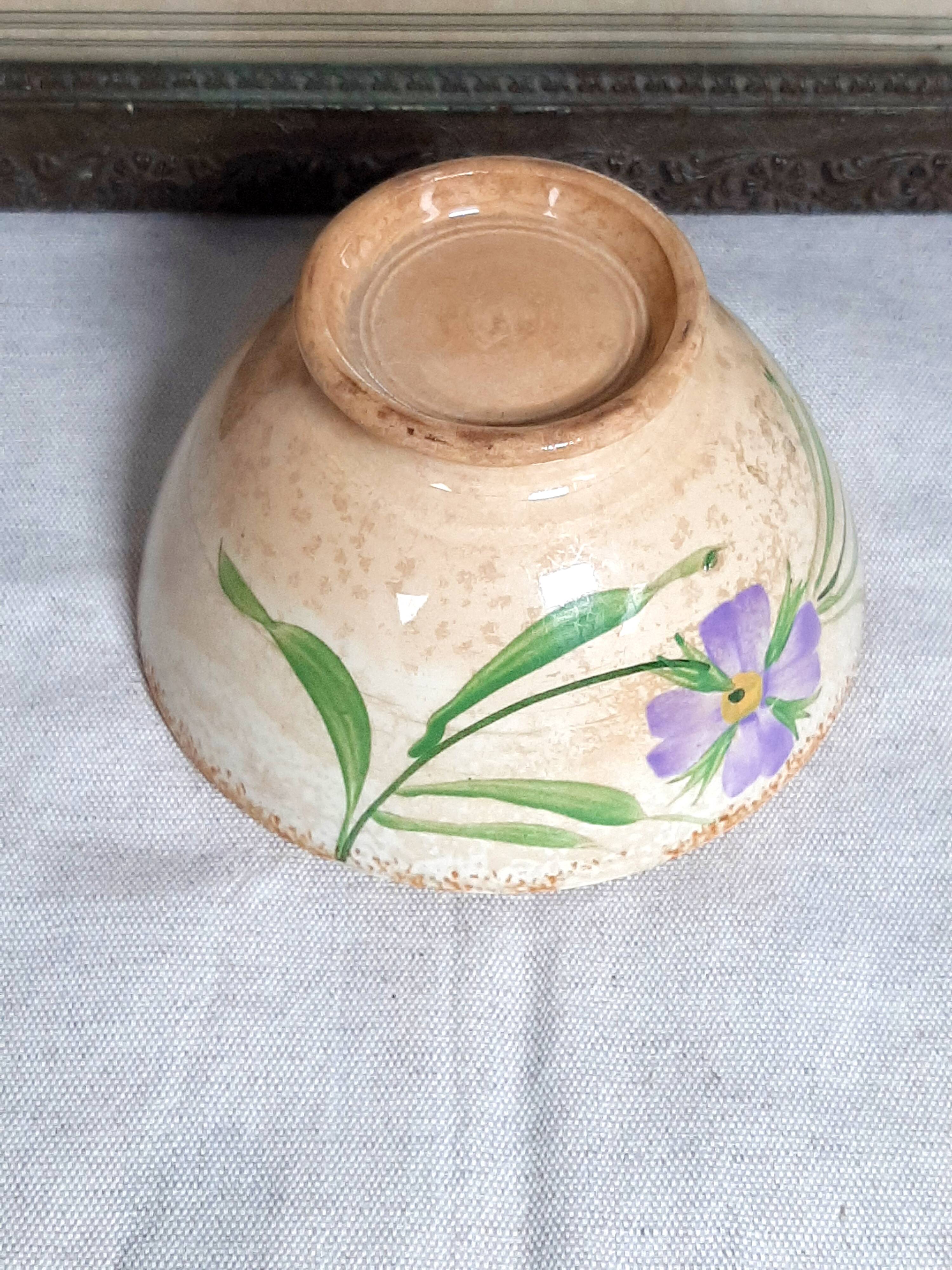 Old bowl in earthenware with floral decoration.
