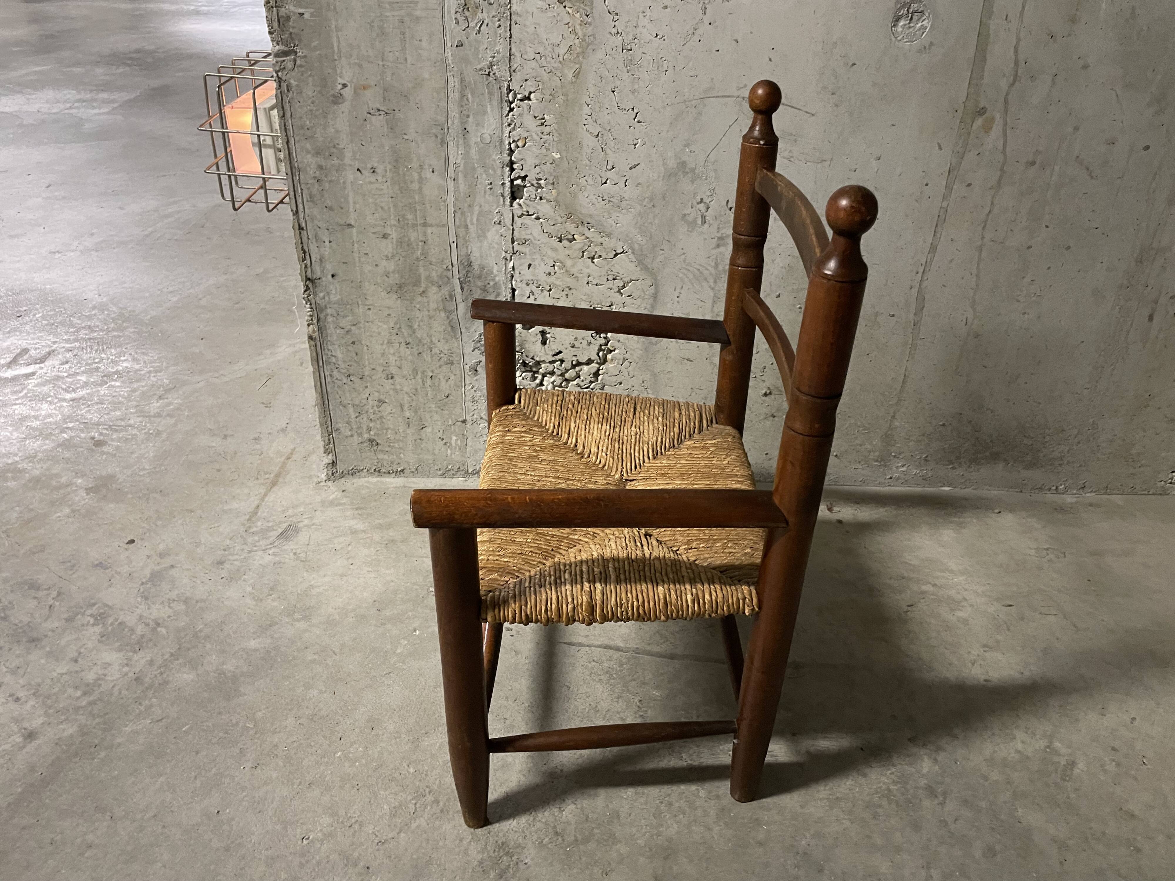 Fauteuil en bois et paille pour enfant