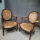 Paire de fauteuil médaillon Louis XVI