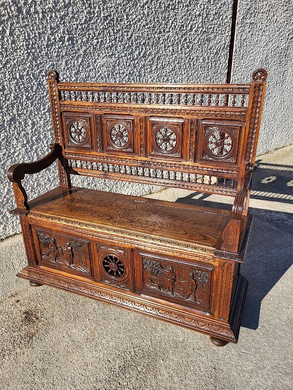 Breton chest bench hunting scene in chene