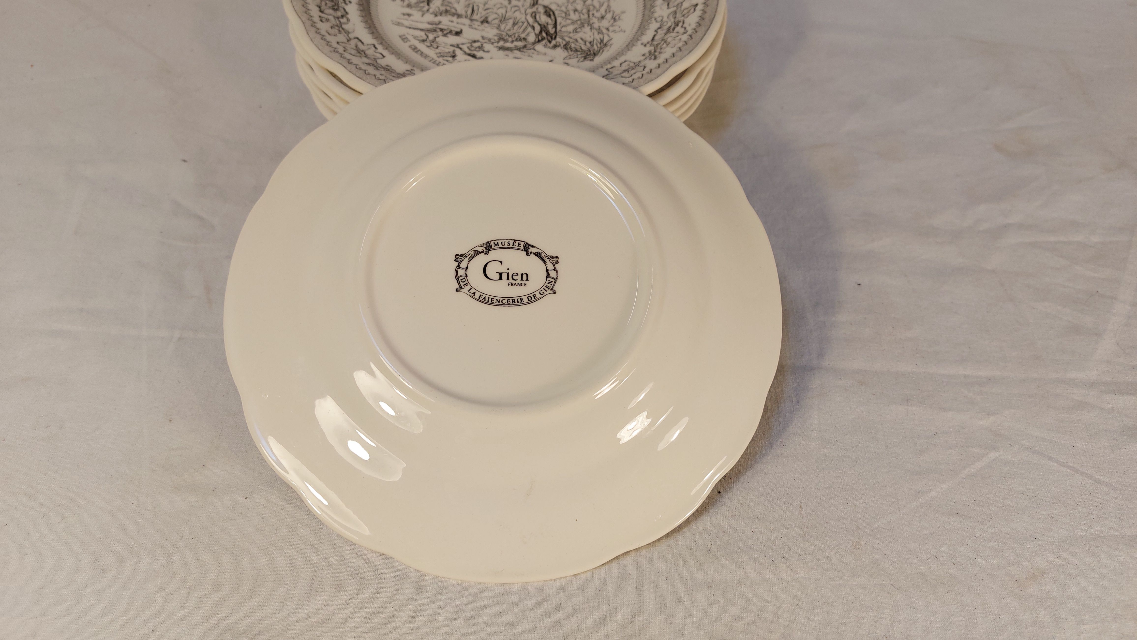 Series of 6 earthenware dessert plates by GIEN models Fables by Lafontaine