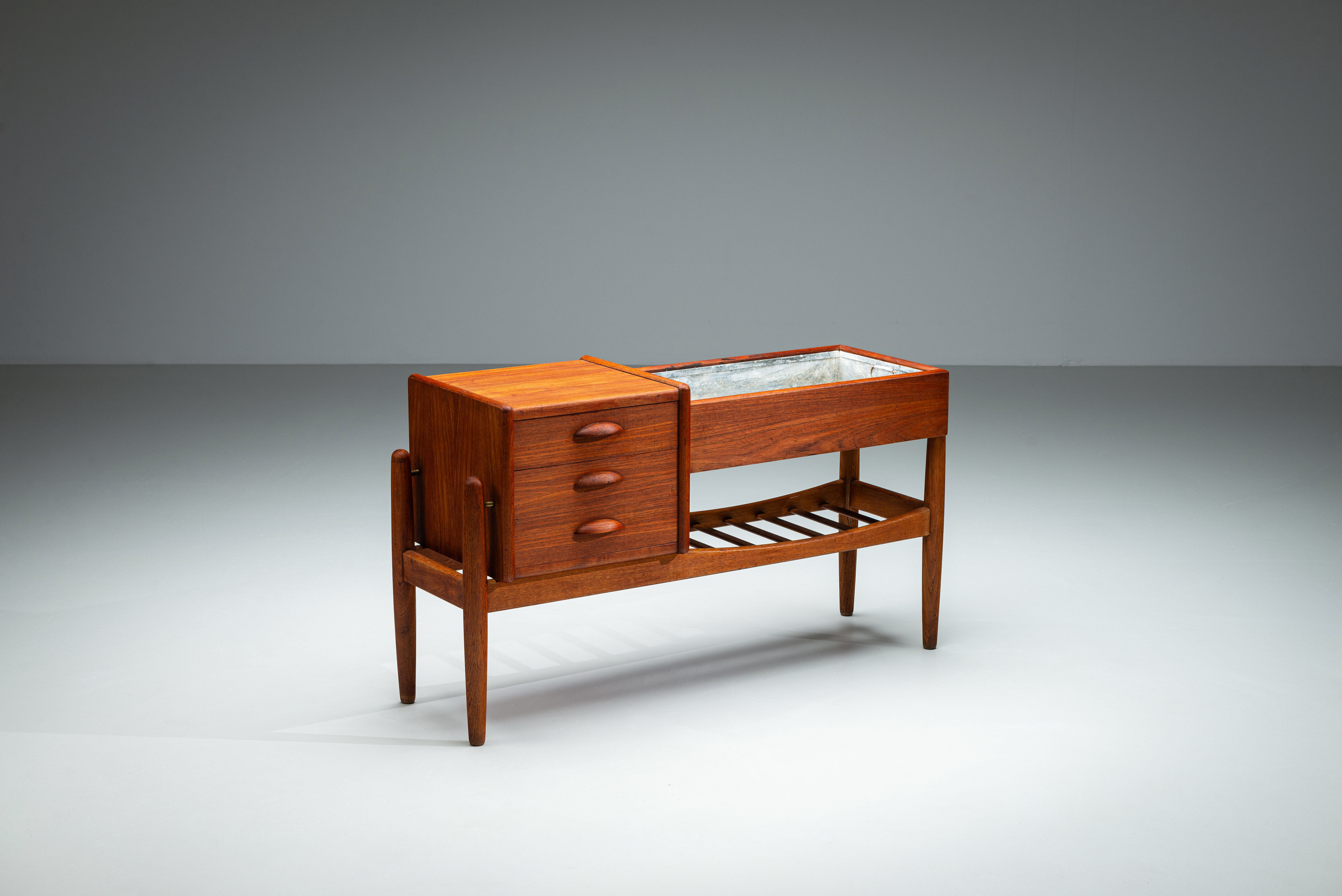 No. 36 teak planter by Arne Wahl Iversen for Vinde Møbelfabrik