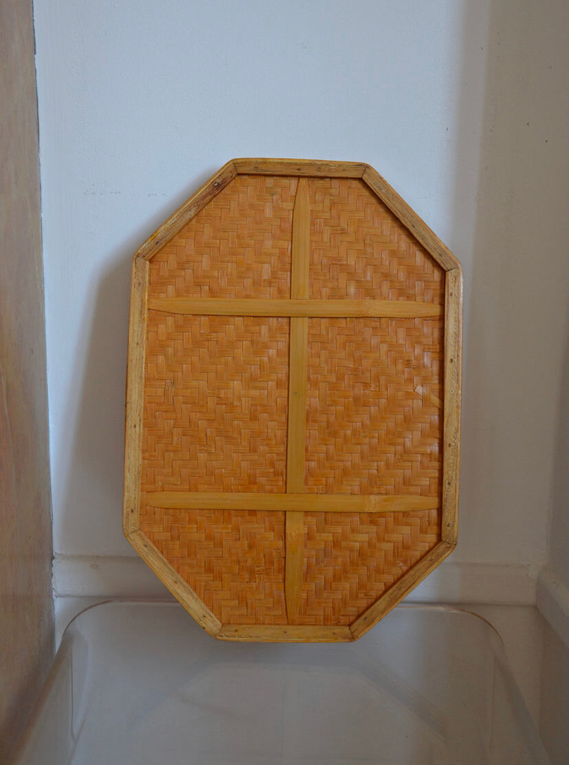 Wicker meal tray with vintage patterns