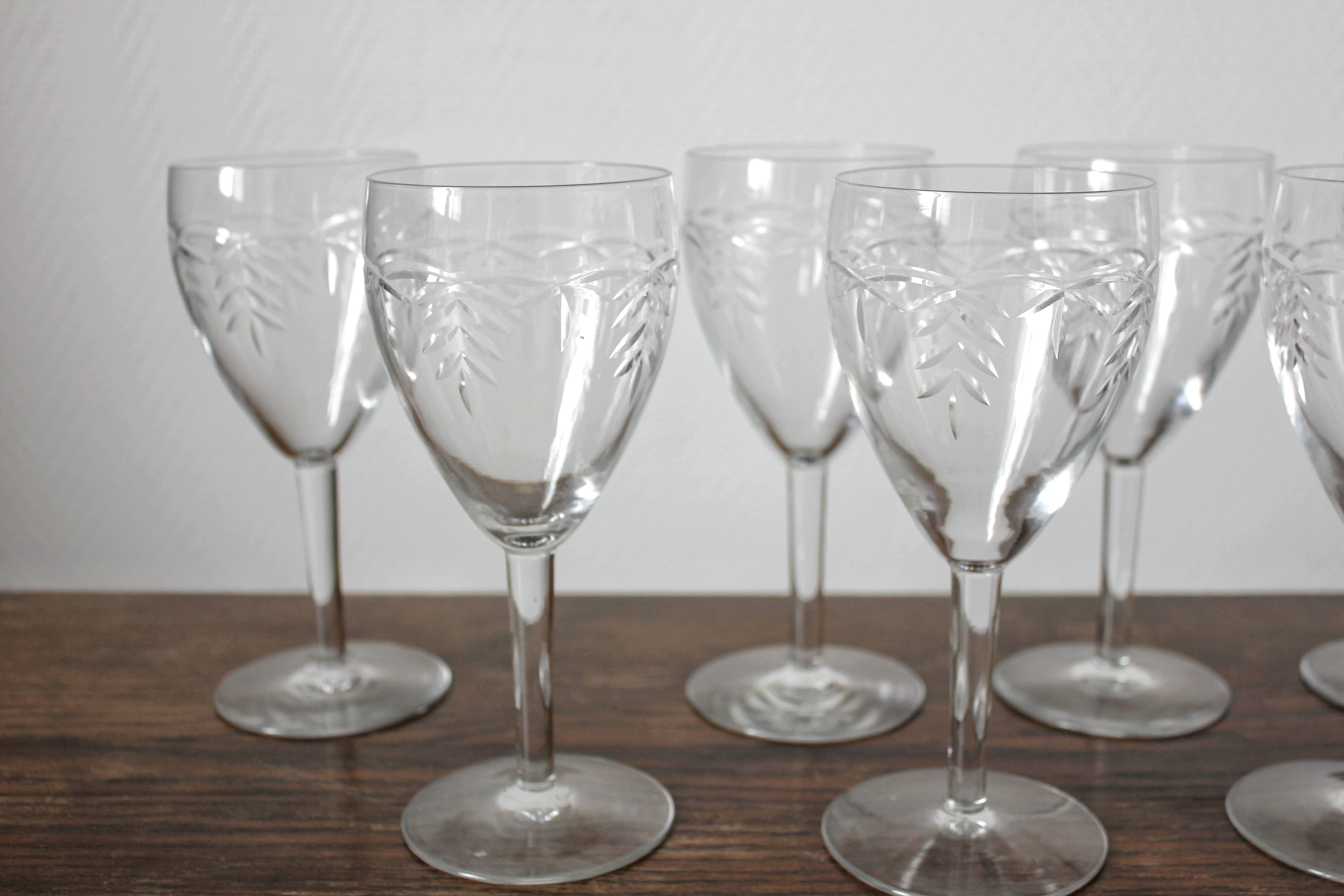 8 vintage-style engraved crystal red wine glasses