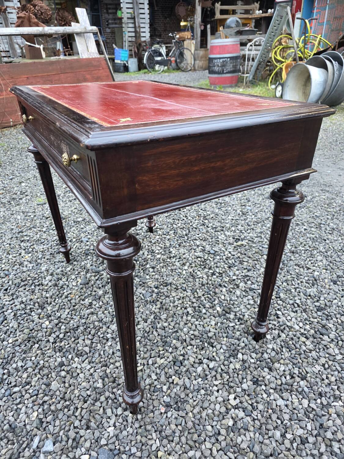 Bureau plat en acajou du XXe