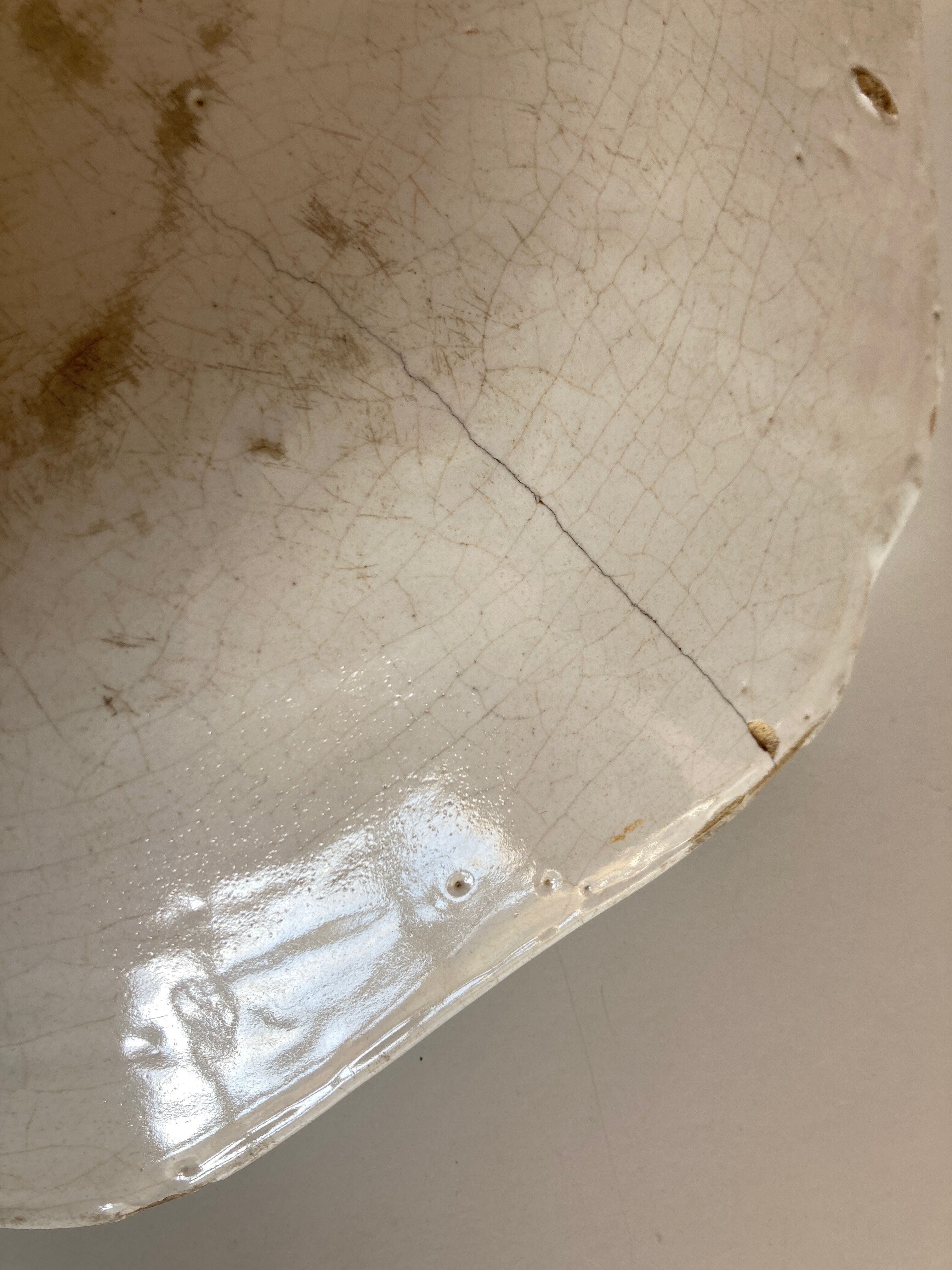 Flat centerpiece with godrons in glazed earth Moustiers 18th